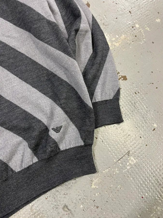 Emporio Armani 2010s Emporio Armani V Lines White & Grey Sweater Size US M / EU 48-50 / 2 - 8 Thumbnail