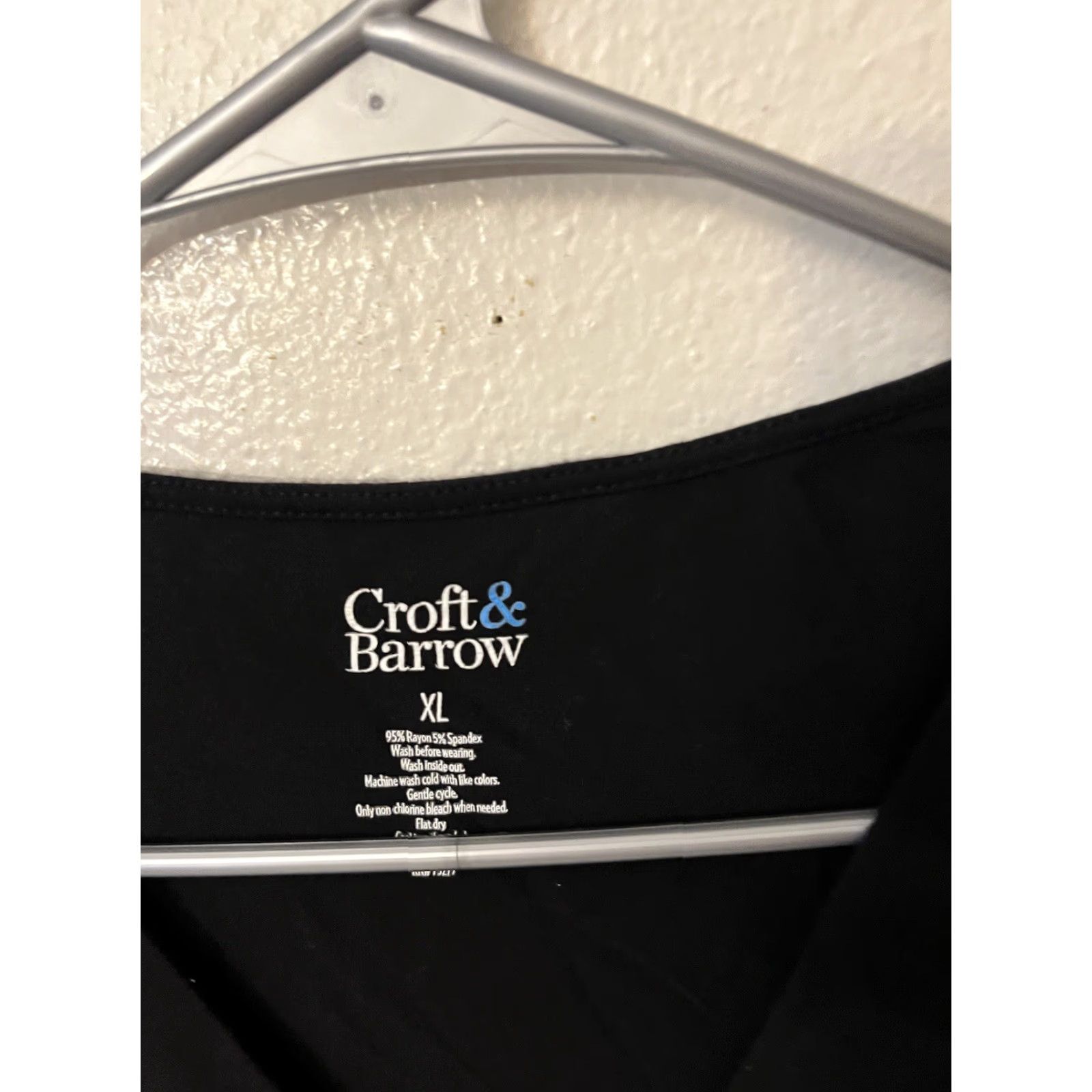 Croft & Barrow VINTAGE Croft & Barrow Black Sleeveless V-Neck Top Rayon Spandex XL Tank Womens Vintage Casual Basic 90s? Size XL / US 12-14 / IT 48-50 - 2 Thumbnail