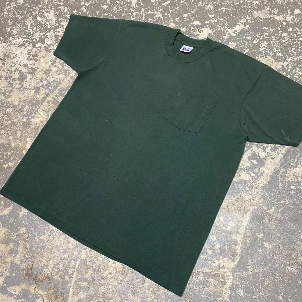 Vintage Vintage BVD Blank Green Single Stitch Pocket Tshirt Size US XL / EU 56 / 4 - 2 Thumbnail