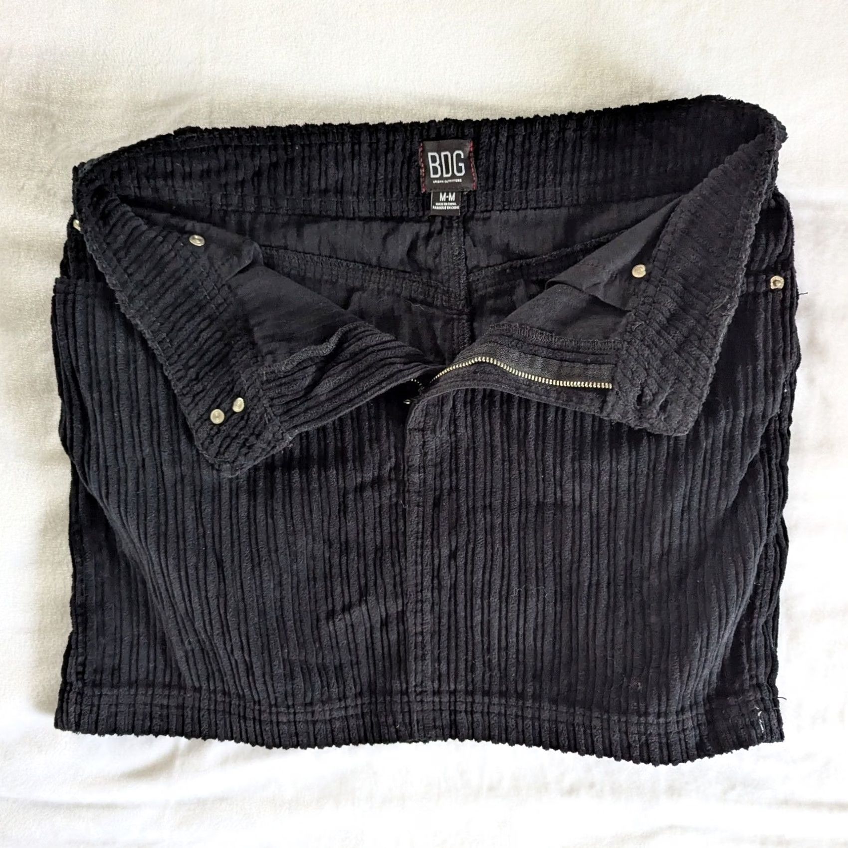Urban Outfitters BDG Urban Outfitters Black Corduroy Mini Skirt Women's M Vintage? No Size 32" / US 10 / IT 46 - 2 Thumbnail