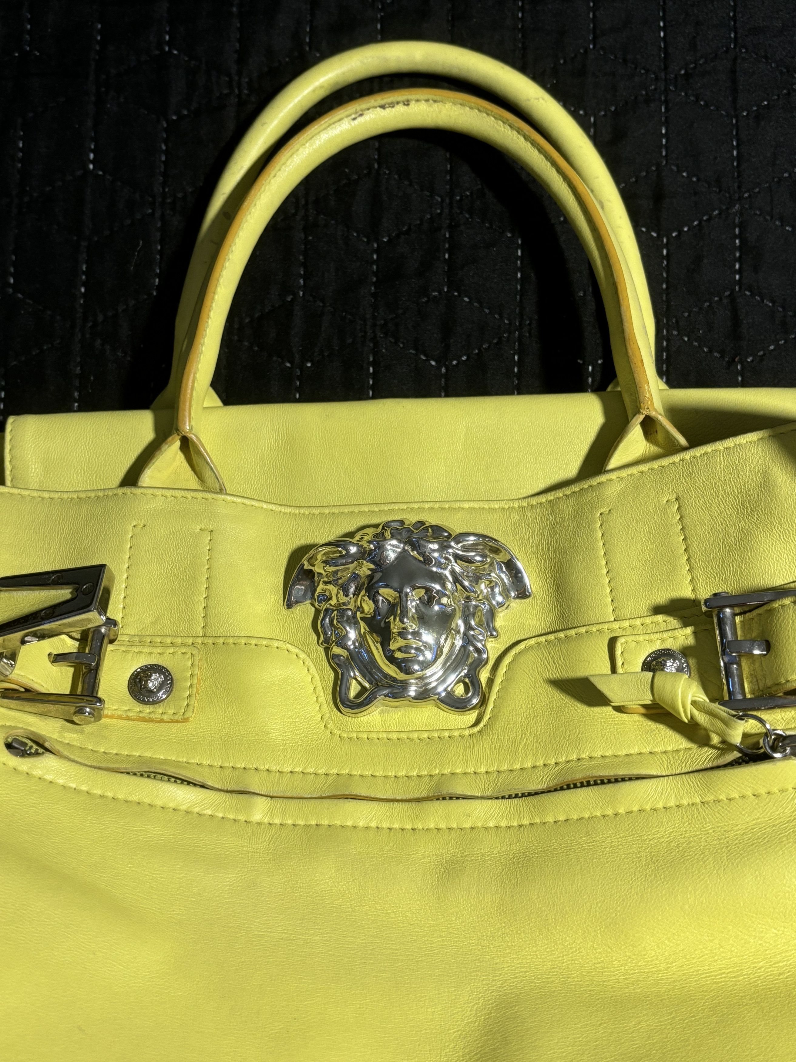 Versace Versace yellow big handle bag Size ONE SIZE - 2 Thumbnail