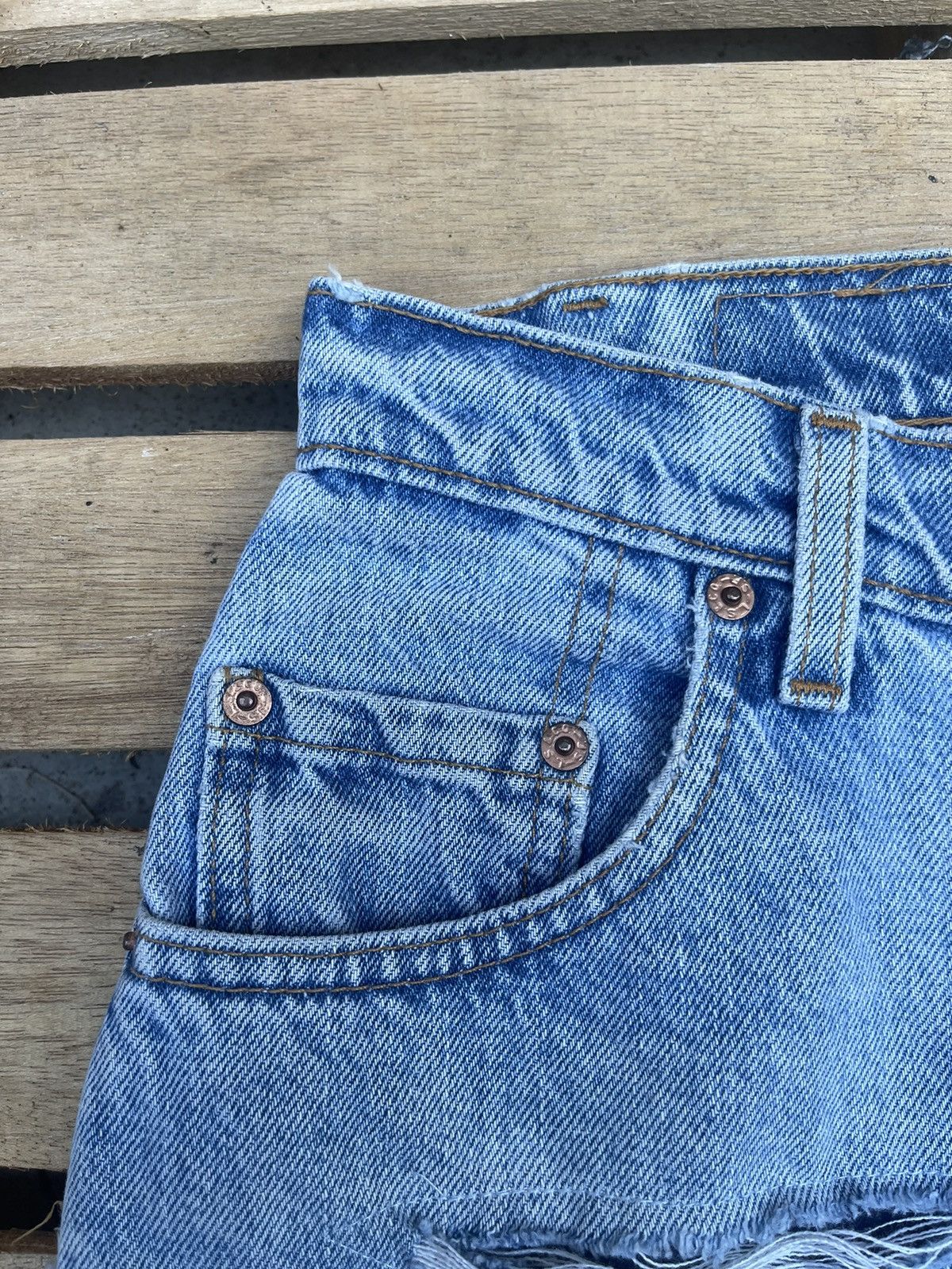 Levi's × Levi's Vintage Clothing 90s Vintage Levis 560 Distressed Denim Cropped Pants Size US 30 / EU 46 - 4 Thumbnail