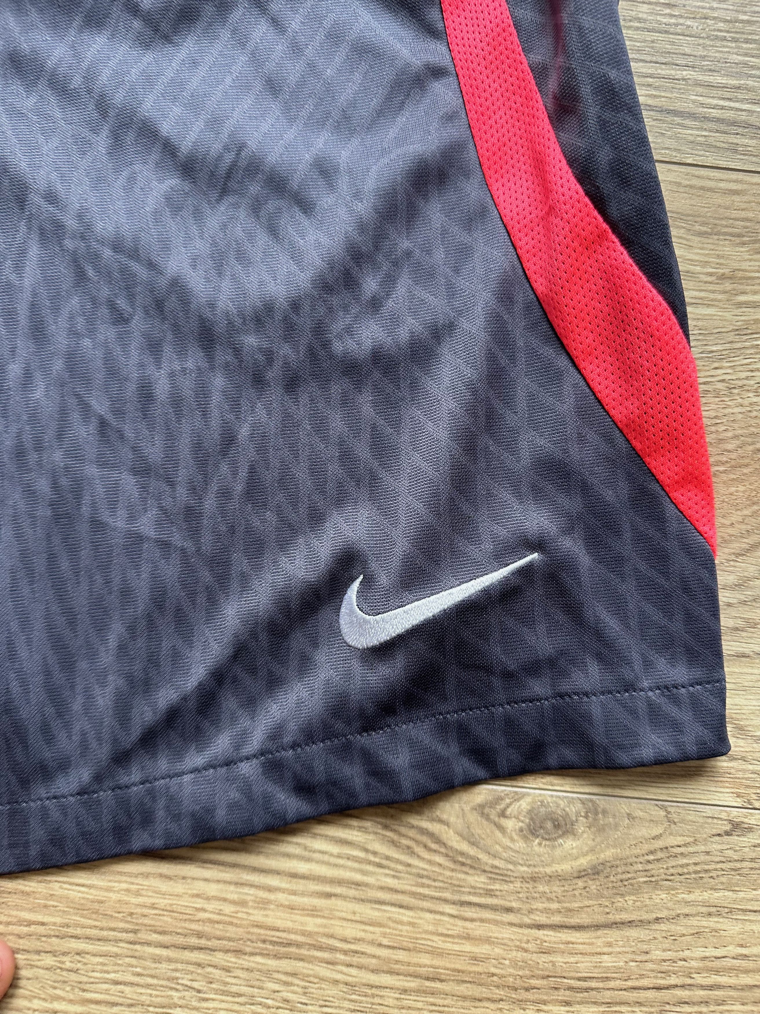 Nike 2023 / 2024 Nike Liverpool Strike Trainings set S-XS fit Size US XS / EU 42 / 0 - 3 Thumbnail