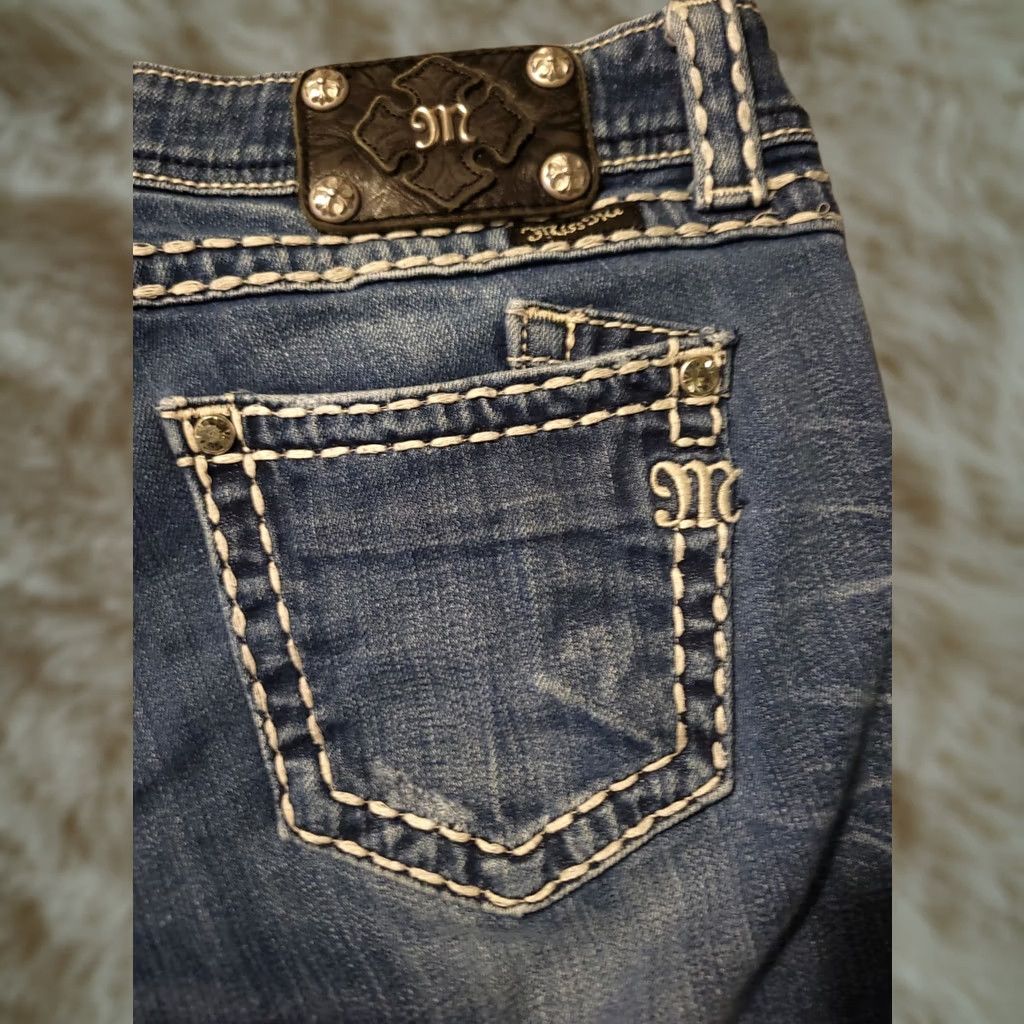 Miss Me Miss Me Cropped Jeans Women's 29 Low Rise Blue Stretch Denim Button Embroidered Rhinestone Pockets Distressed Regular Inseam 20" Jeans Womens Size 29" - 1 Thumbnail