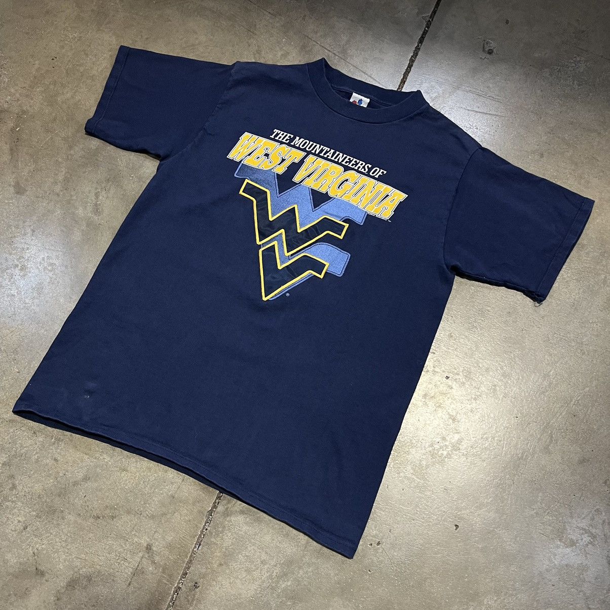 NCAA × Vintage Vintage 90s West Virginia Mountaineers College T shirt Size US L / EU 52-54 / 3 - 2 Thumbnail