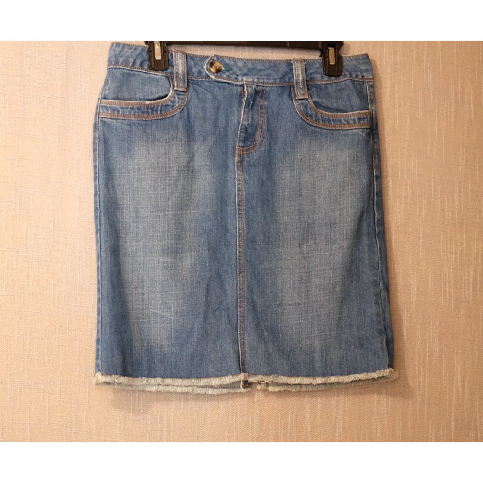 Old Navy Old Navy Denim Skirt Women's Size 4 Above Knee Raw Hem Denim Size 27" / US 4 / IT 40 - 2 Thumbnail