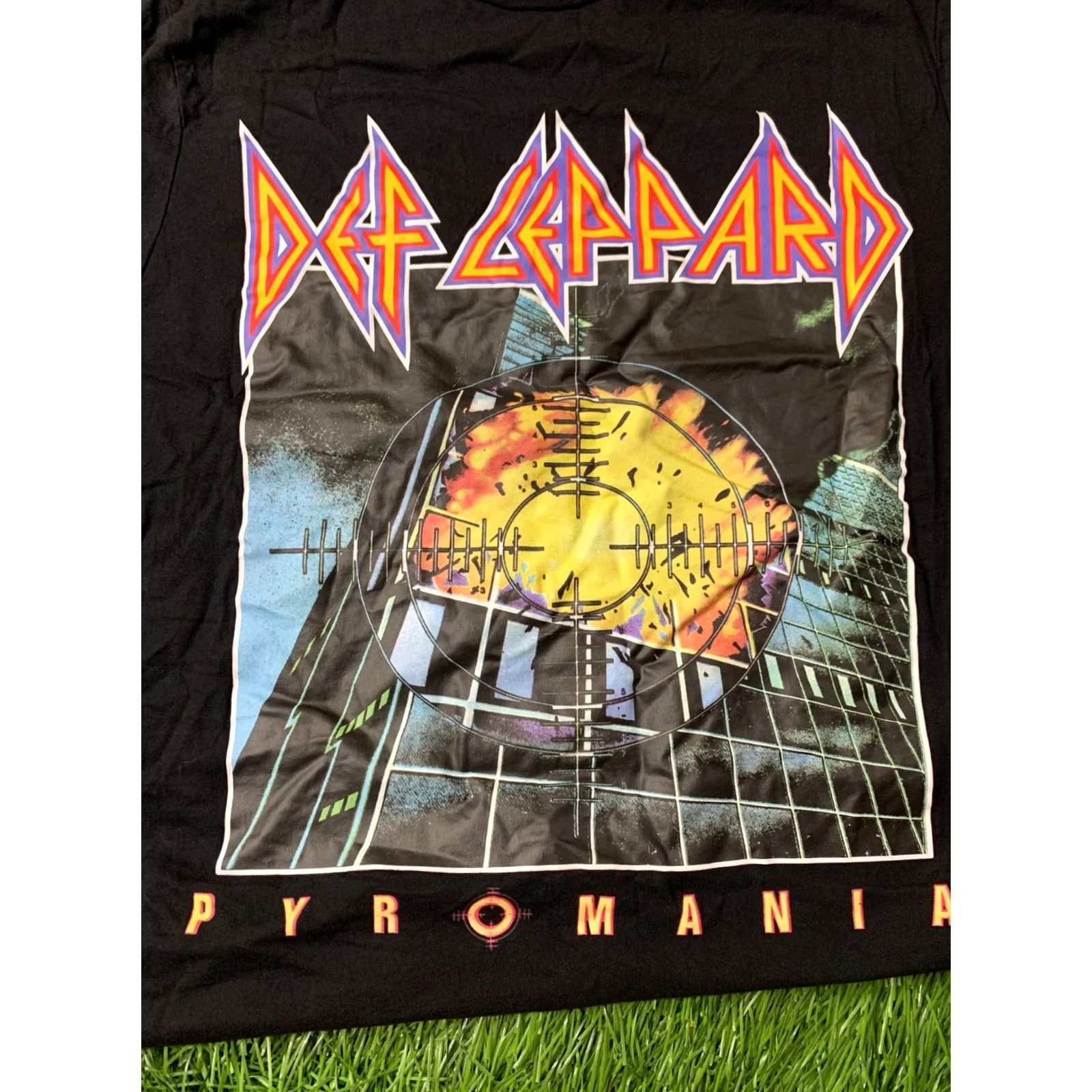Vintage DEF LEPPARD Pyromania 2023 MEN Shirt XL Black T-SHIRT Official Product Size XL Shirt Men Def Leppard Pyromania 2023 Size US XL / EU 56 / 4 - 3 Thumbnail