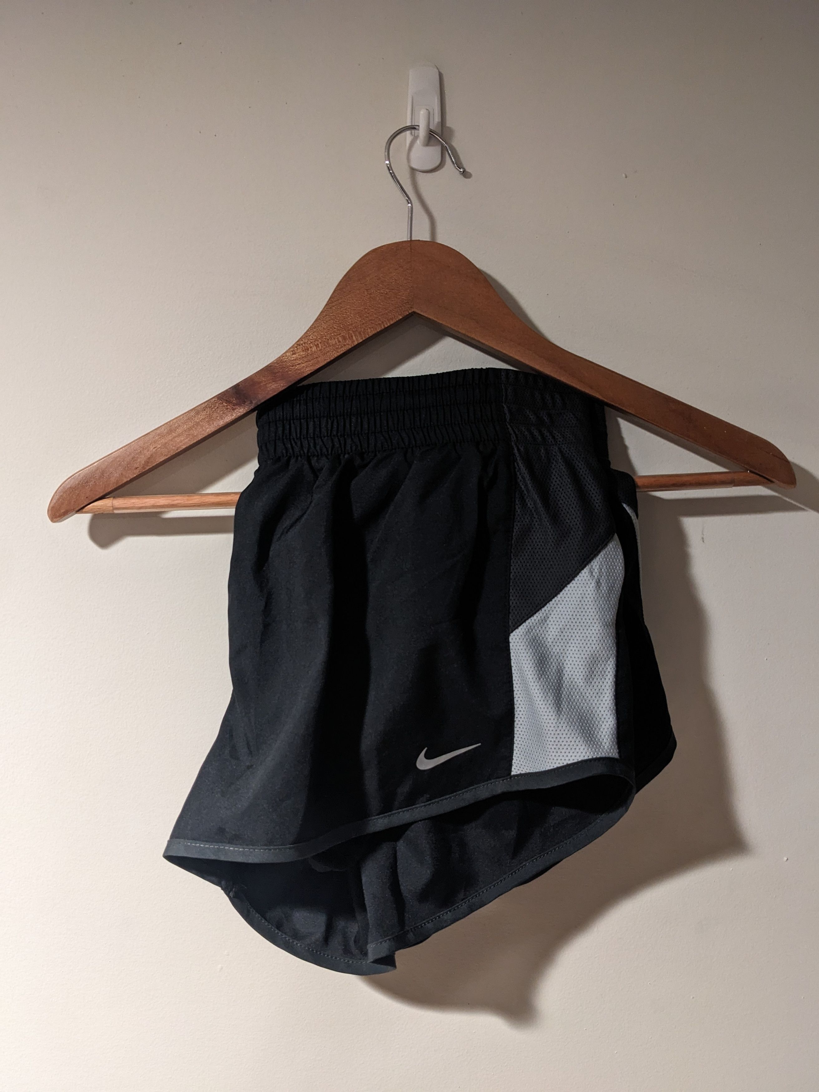 Nike × Vintage Nike Dri-Fit Large Womans Black Shorts Size 30" / US 8 / IT 44 - 1 Thumbnail