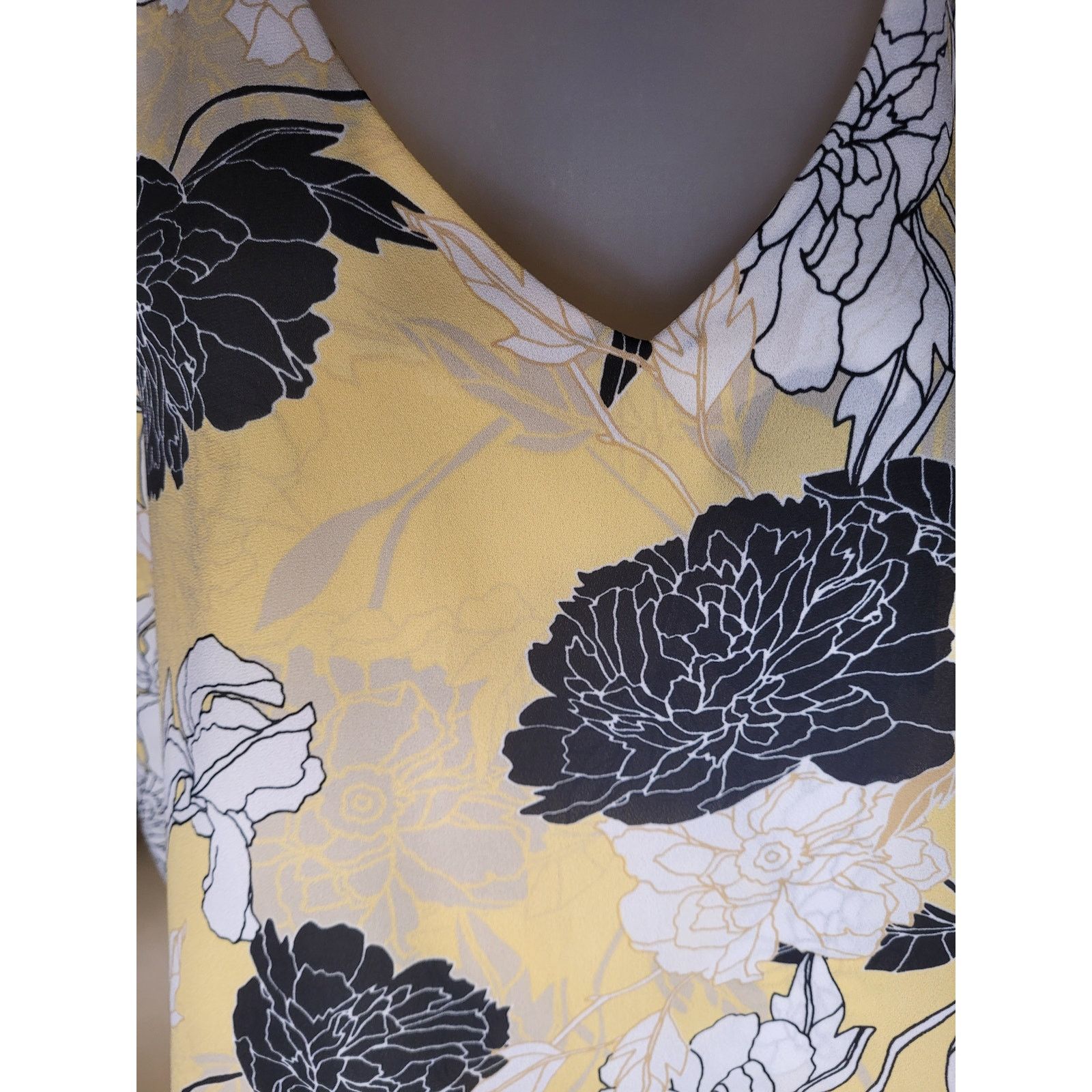 Liz Claiborne Liz Claiborne Blouse Yellow/Black Sleeveless V Neck Sz M Size M / US 6-8 / IT 42-44 - 3 Thumbnail