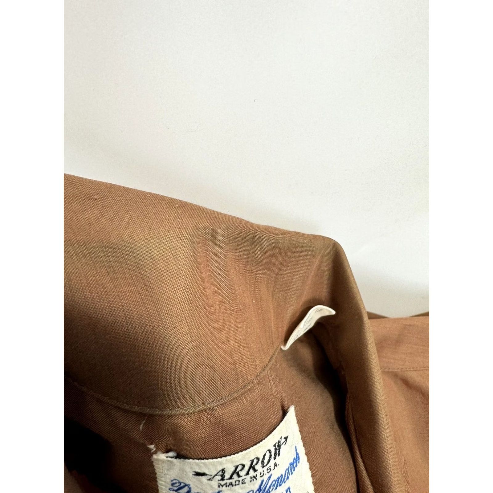 Arrow ARROW Shiny Monarch 14 / 14.5 Dectron LOOP COLLAR VTG. SHIRT Mens Long Sleeve Button-Up Collared Brown 14.5 XS? Size US M / EU 48-50 / 2 - 6 Thumbnail
