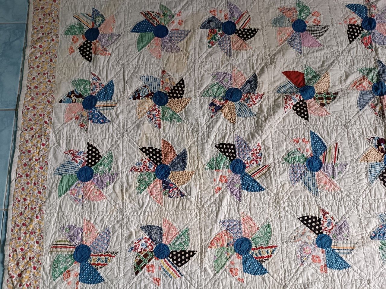 Vintage Early 40s Antique Flower Hand Stitch Patch Double Quilt. Size L / US 10 / IT 46 - 7 Thumbnail