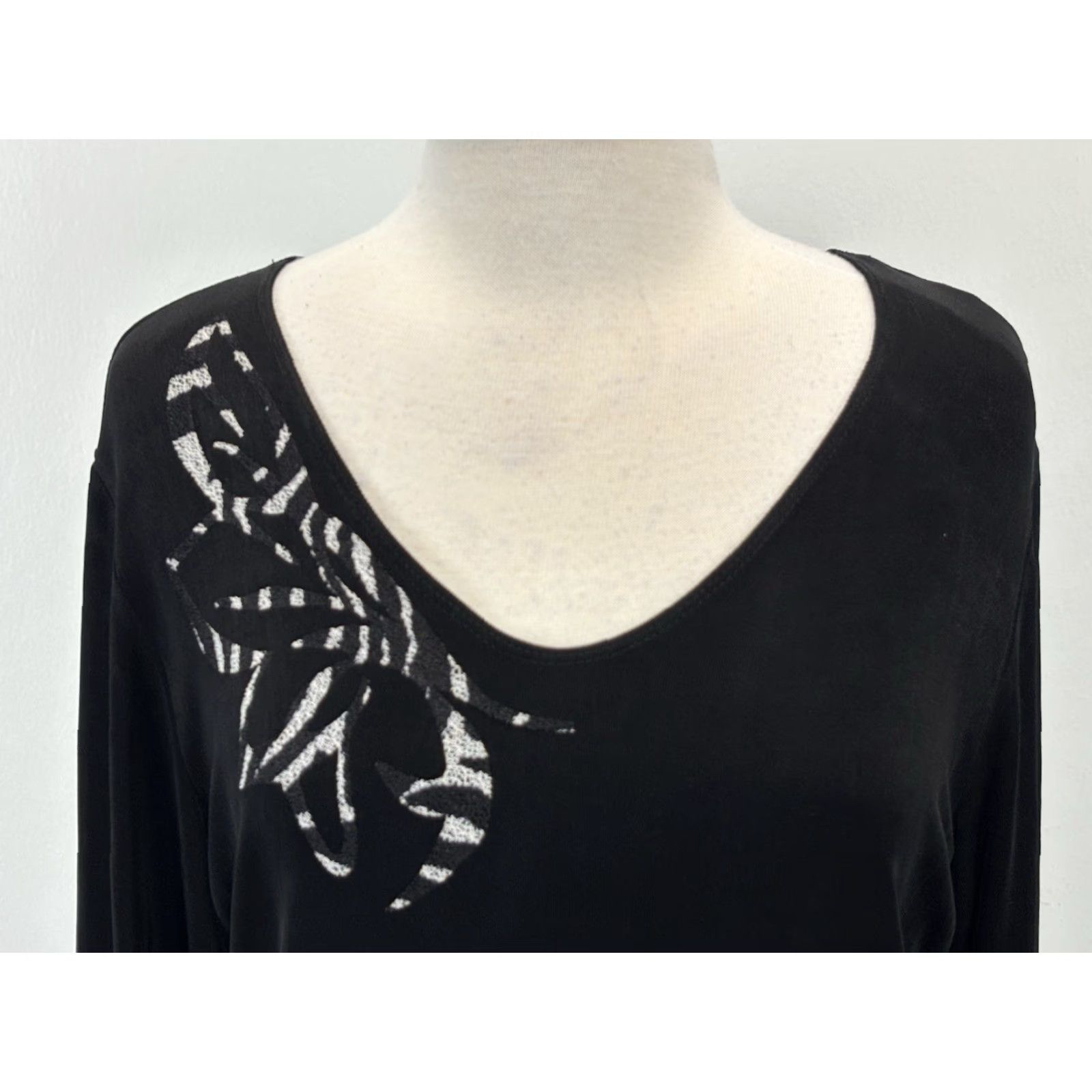 Vintage Chicos Travelers Top Shirt L Black Vneck Stretch Half Sleeve Womens Shirt Large US Size 2 Regular Casual Travel Size L / US 10 / IT 46 - 5 Thumbnail