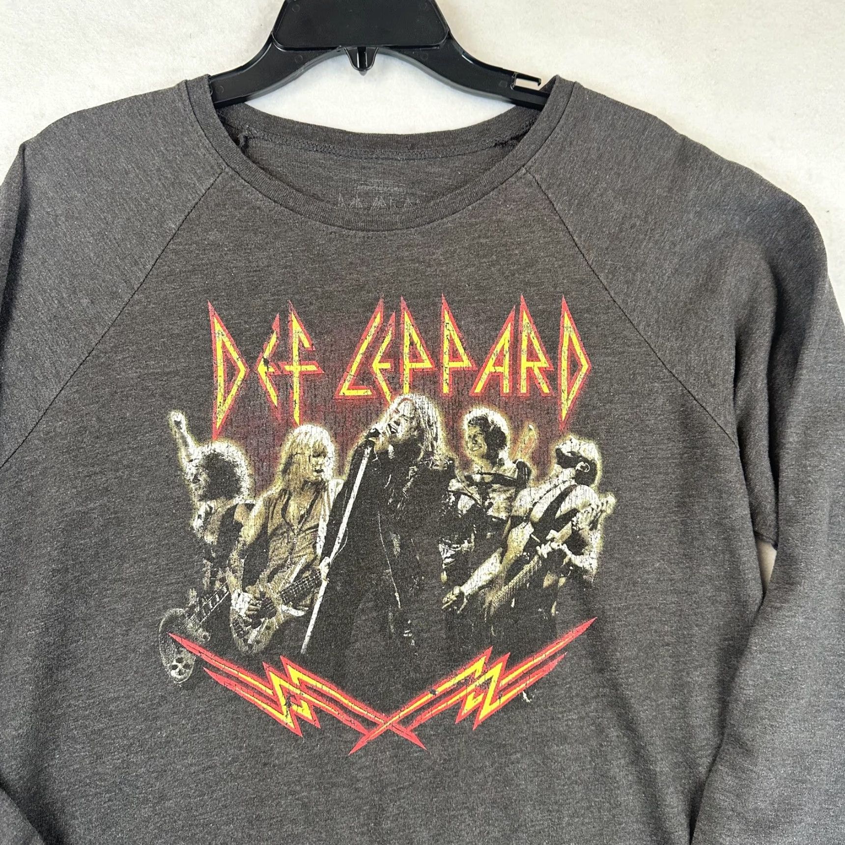 Vintage Def Leppard Sweatshirt Womens Medium Gray Raglan Cropped Graphic Pullover Band Size XL / US 12-14 / IT 48-50 - 4 Thumbnail