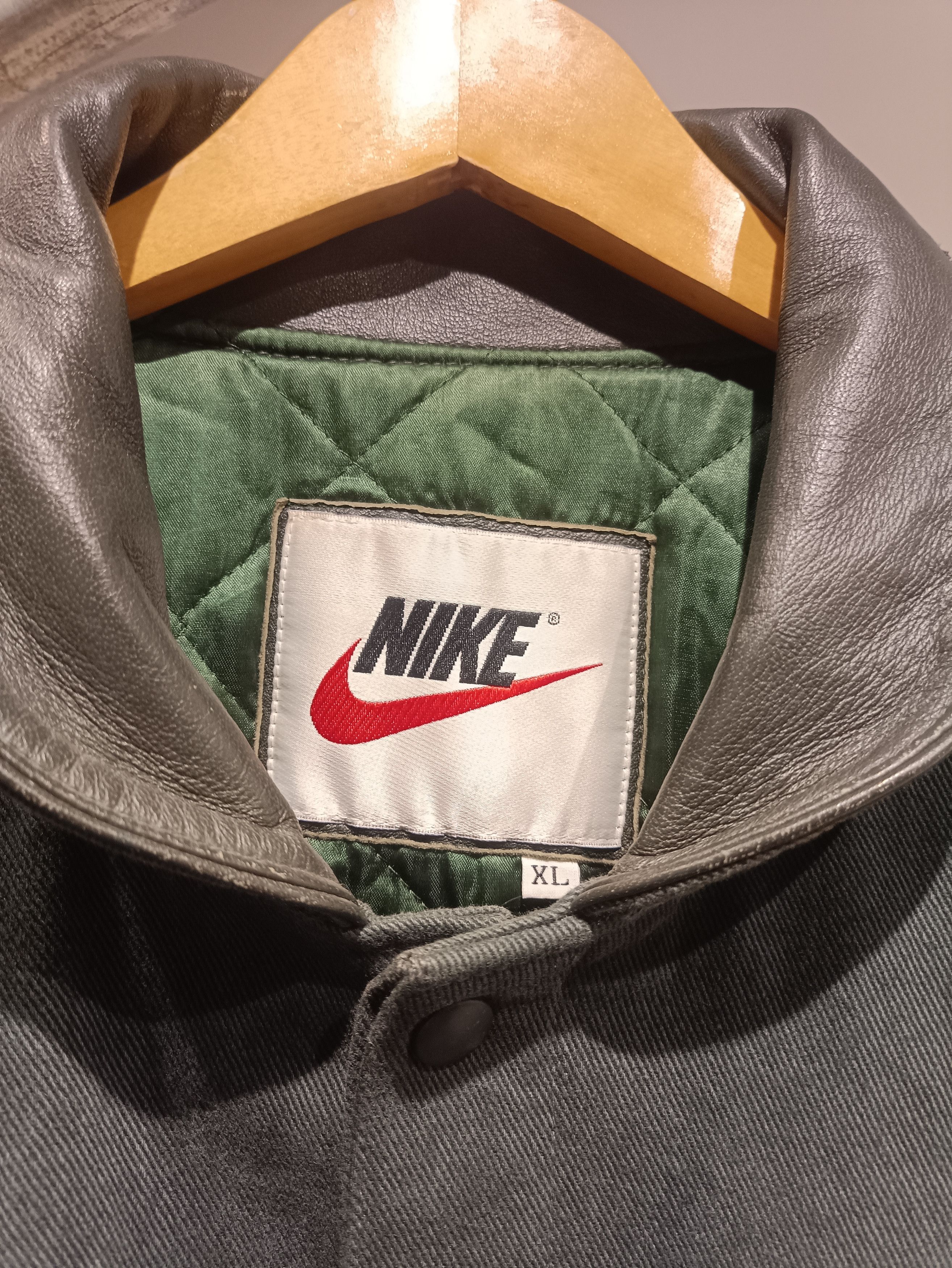 Nike × Vintage × Warner Bros vintage nike varsity Size US XL / EU 56 / 4 - 4 Thumbnail