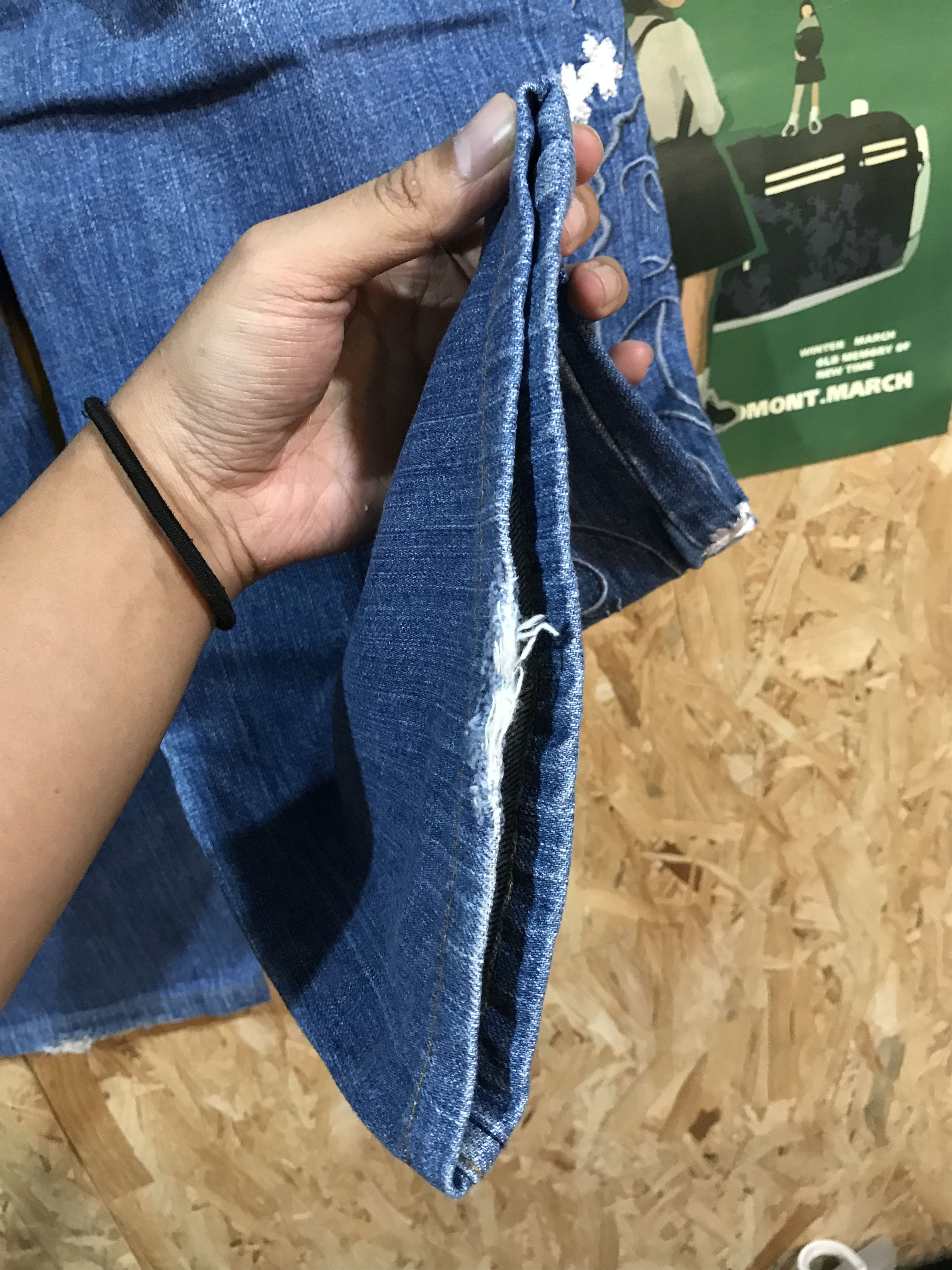Karakuri Tamashii Karakuri Tamashii Embroidered Koi Wave Denim (Light Wash) Size US 33 - 9 Thumbnail