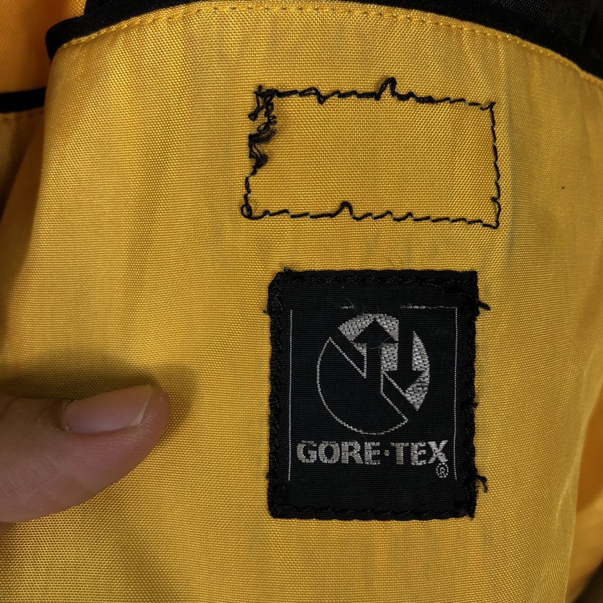 Goretex 🔥Long Jacket Survival Goretex Asics Made in Japan Size US M / EU 48-50 / 2 - 16 Thumbnail