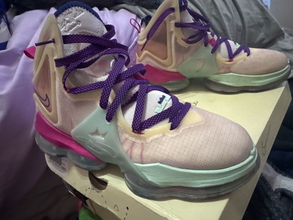 Nike Nike LeBron XIX Vanentines limited edition Size US 12 / EU 45 - 5 Thumbnail