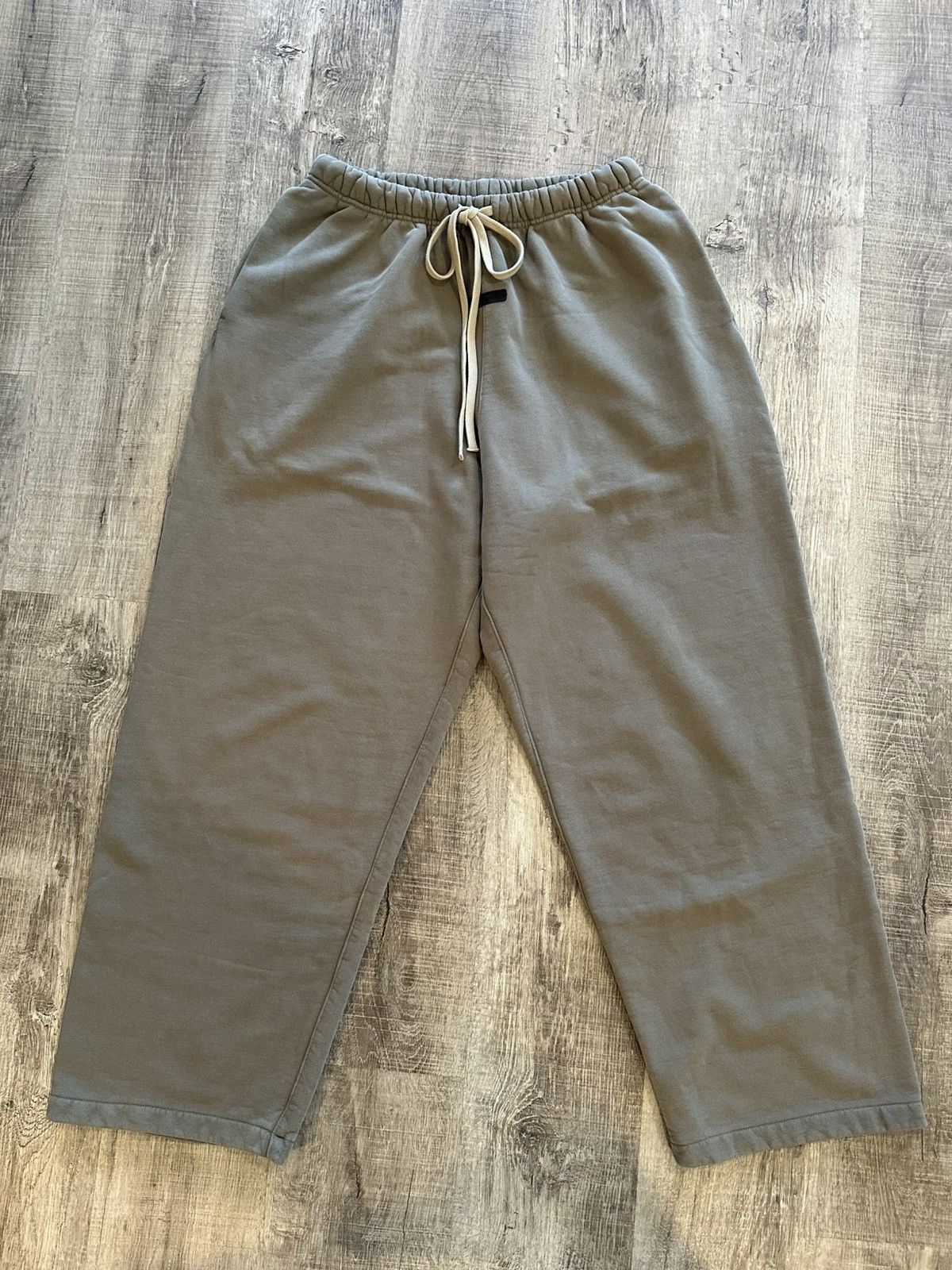 Essentials Fear of God Essentials Military Heavyweight Sweatpant Size US 32 / EU 48 - 1 Thumbnail