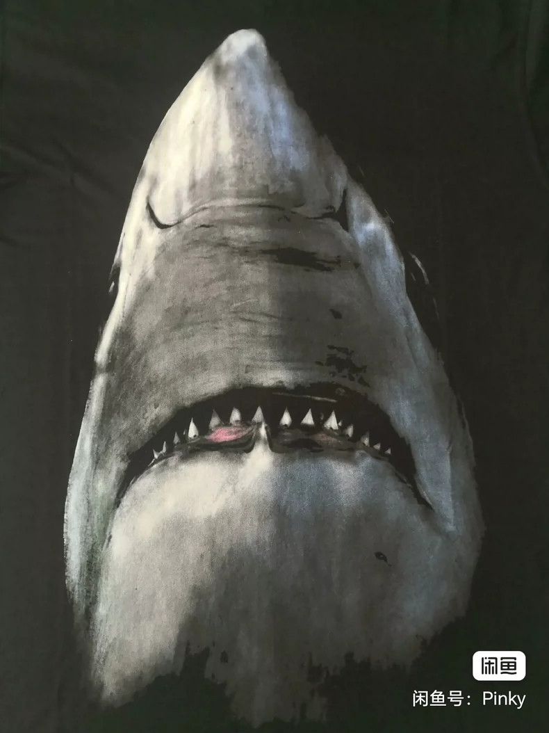 Givenchy Givenchy Shark Short Sleeve T-Shirt Size US M / EU 48-50 / 2 - 3 Thumbnail