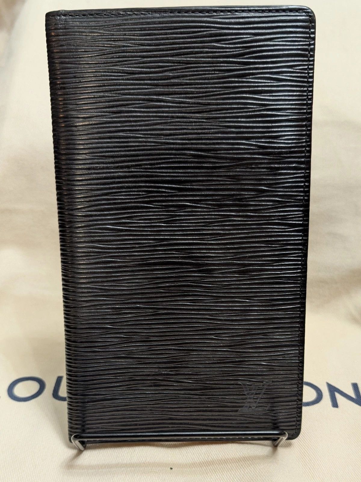 Louis Vuitton Louis Vuitton Epi Porte Carte Credit Wallet Passport Holder Size ONE SIZE - 1 Thumbnail