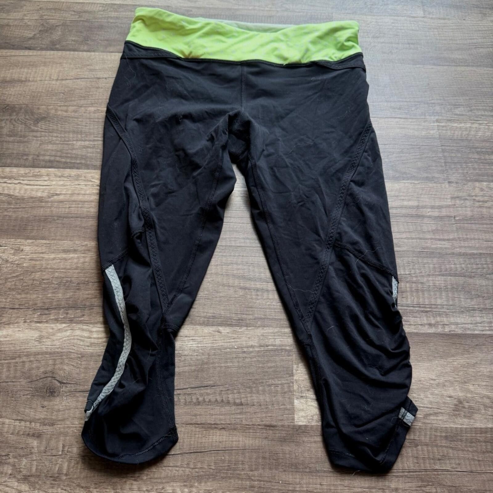 Lululemon Lululemon Black Crop Leggings Lime Green Size 28" / US 6 / IT 42 - 1 Thumbnail