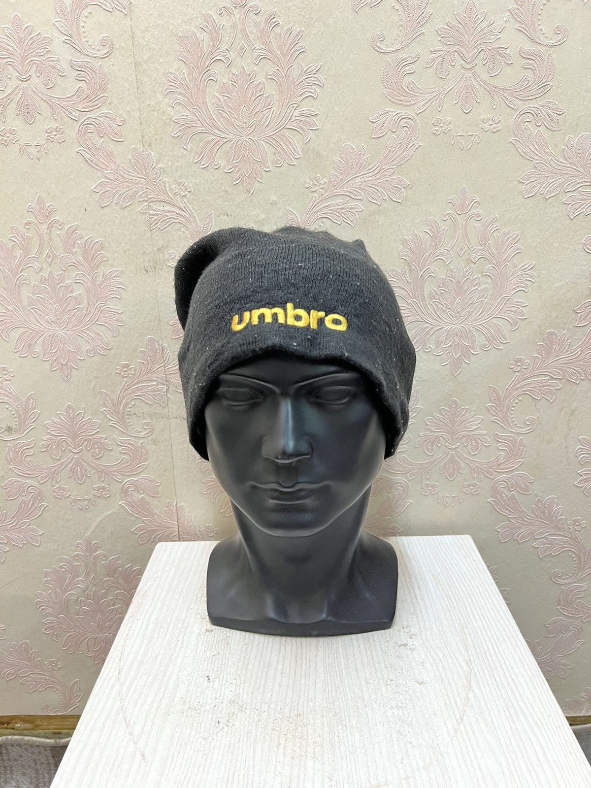 Umbro Vintage Umbro Spell Out Beanie Hats Size ONE SIZE - 2 Thumbnail