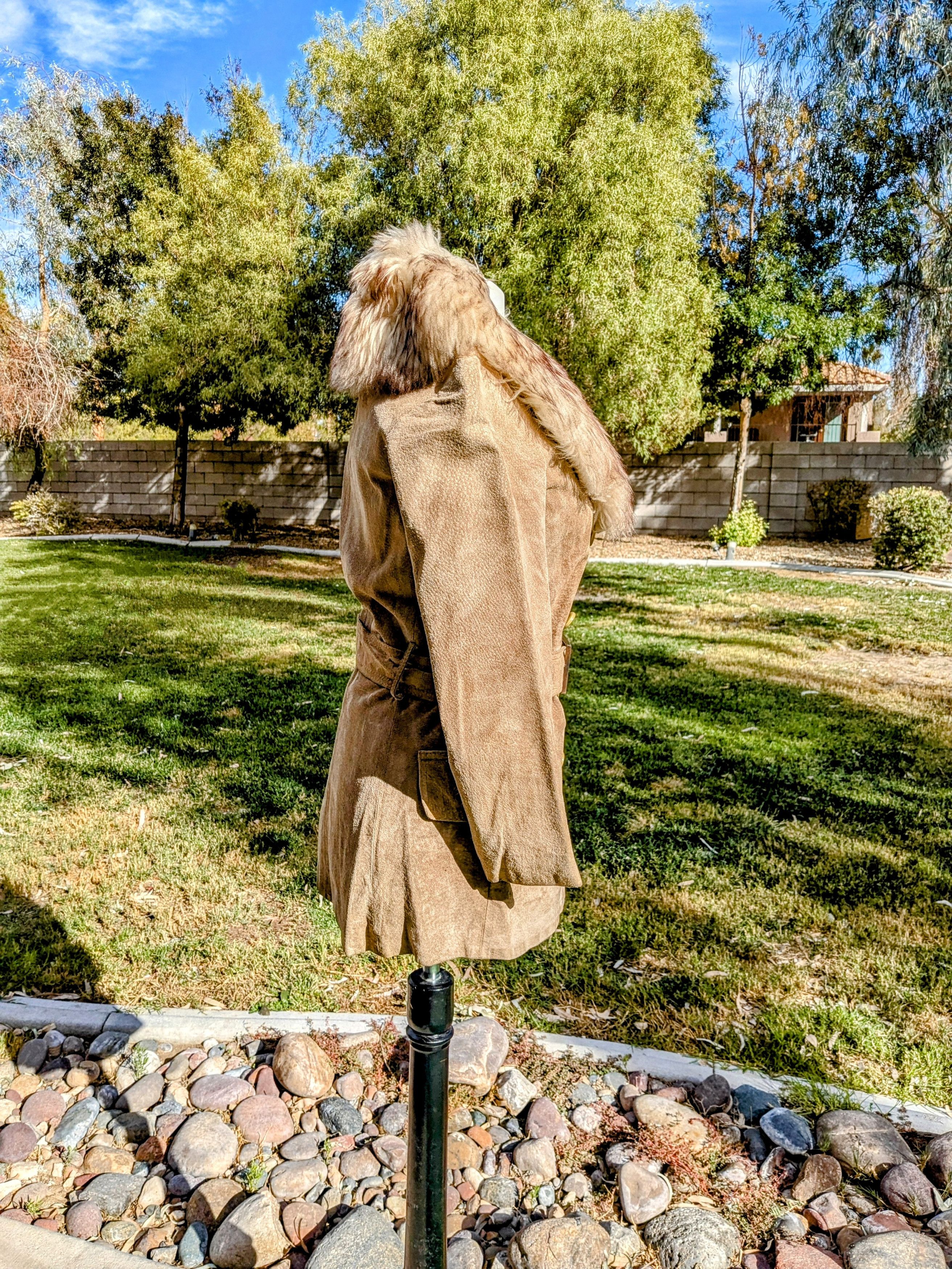 Vintage Vintage 1970s Petite Suede Fur Collar Button Trench Coat Size M / US 6-8 / IT 42-44 - 2 Thumbnail