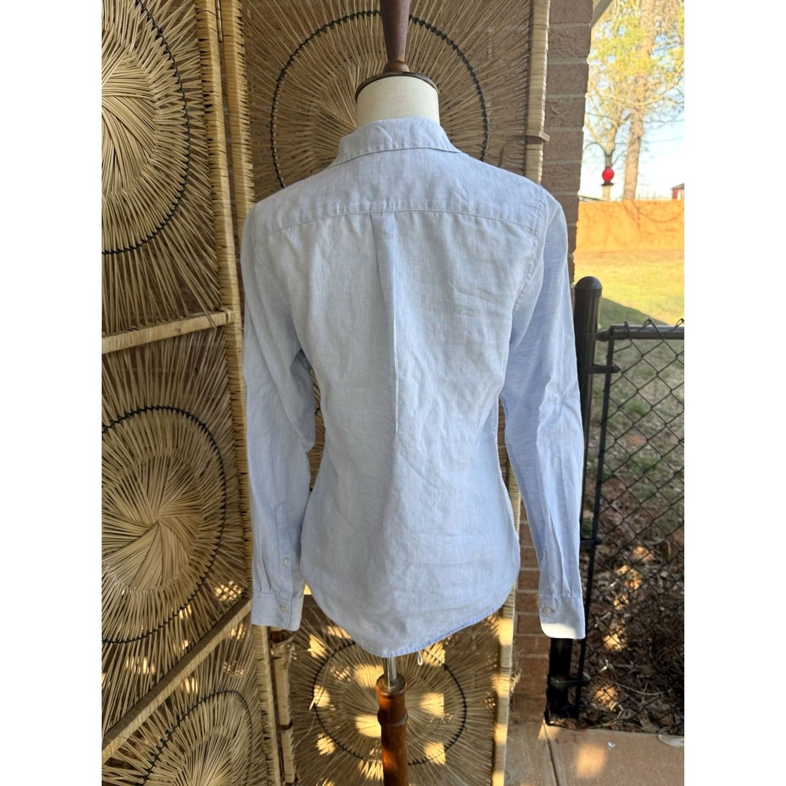 UNTUCKit UNTUCKit Button-Front Shirt Women's Size 2 Blue Linen Long Sleeve Button-Down Casual Basic Lightweight Lightweight Linen 2 Light Blue Womens Size XS / US 0-2 / IT 36-38 - 5 Thumbnail