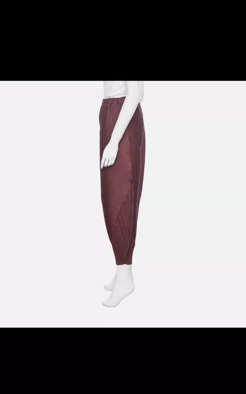 Issey Miyake Issey Miyake size:5 Deep wine red pleated irregular-shaped Size 22" - 2 Thumbnail