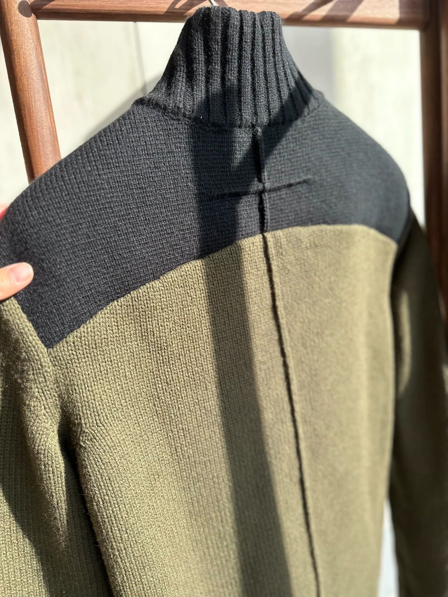 Givenchy Givenchy XS Wool Cashmere Sweater 95+ New Classic Size US XS / EU 42 / 0 - 4 Thumbnail