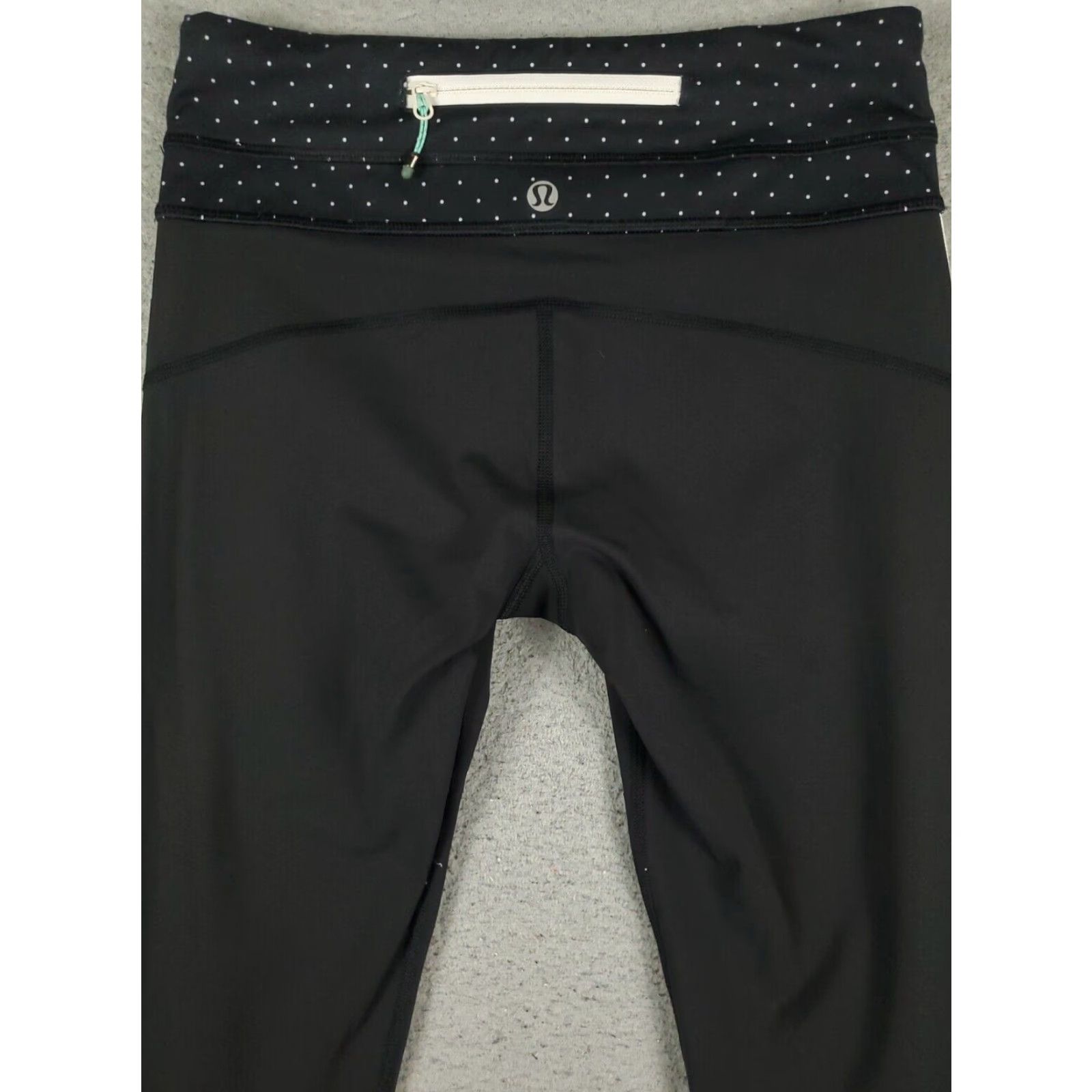 Lululemon Lululemon Leggings Shirt Capri Black Womens Size 4 Pockets Athleisure Logo Modern Capris Size 27" / US 4 / IT 40 - 6 Thumbnail