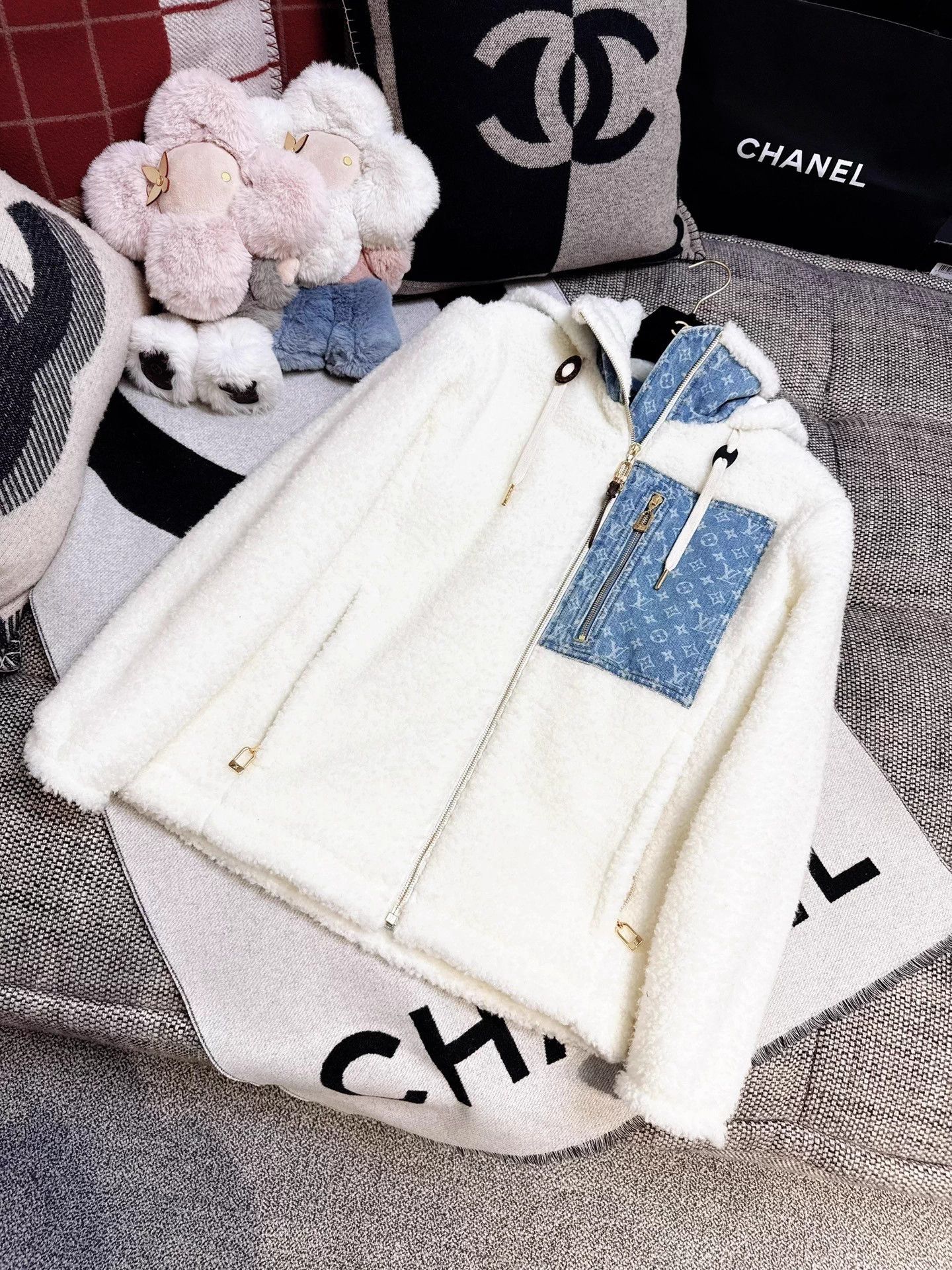 Louis Vuitton LV hooded jacket white teddy lamb wool denim blue logo Size XXS / US 00 / IT 34 - 5 Thumbnail