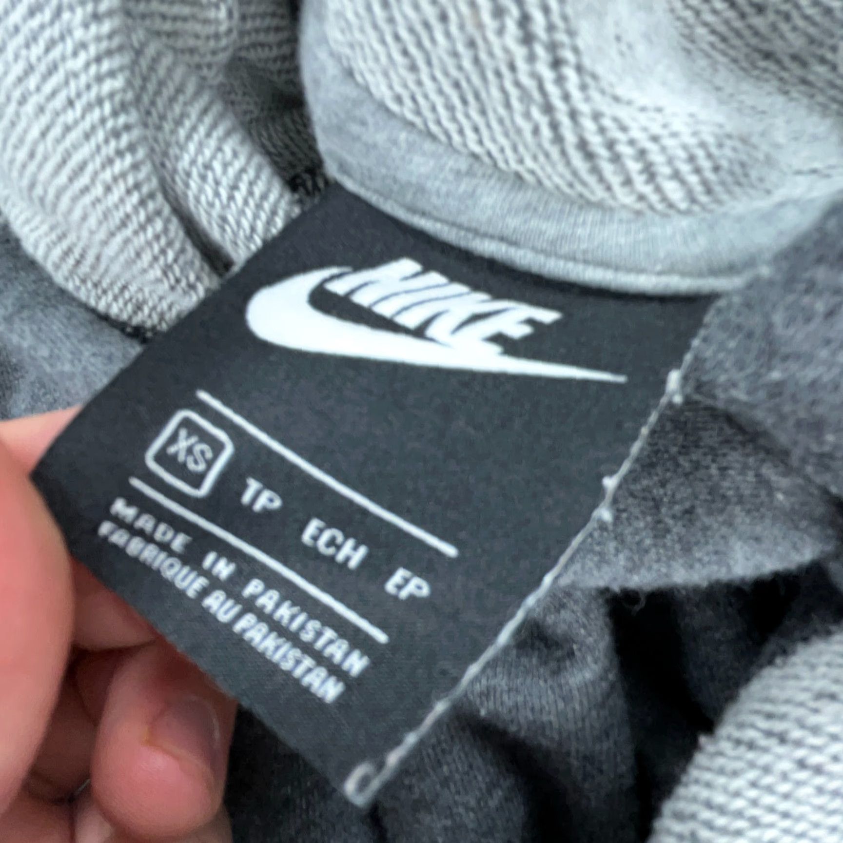 Nike Nike Hoodie Women XS Gray White Sweatshirt Mini Swoosh Oversized Basic Hoodie Women XS Gray White Nike Shirt Size XS / US 0-2 / IT 36-38 - 4 Thumbnail