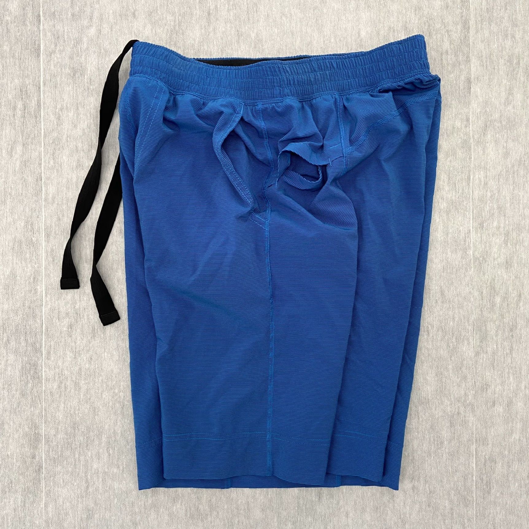 Lululemon Lululemon T.H.E. Shorts Unlined Drawstring Side Pocket Mens Blue Medium Athletic Gym Shorts The Men Size US 31 - 3 Thumbnail