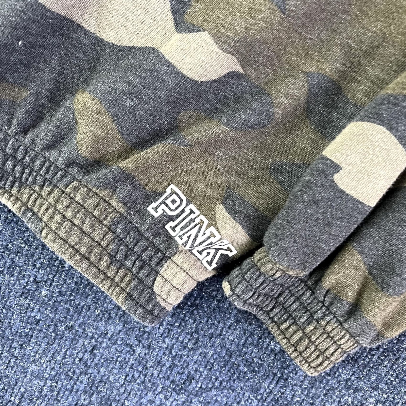 Vintage PINK Victoria's Secret Sweatshirt Womens Camo Quarter Zip Cropped Pullover XS Green Size XS / US 0-2 / IT 36-38 - 2 Thumbnail
