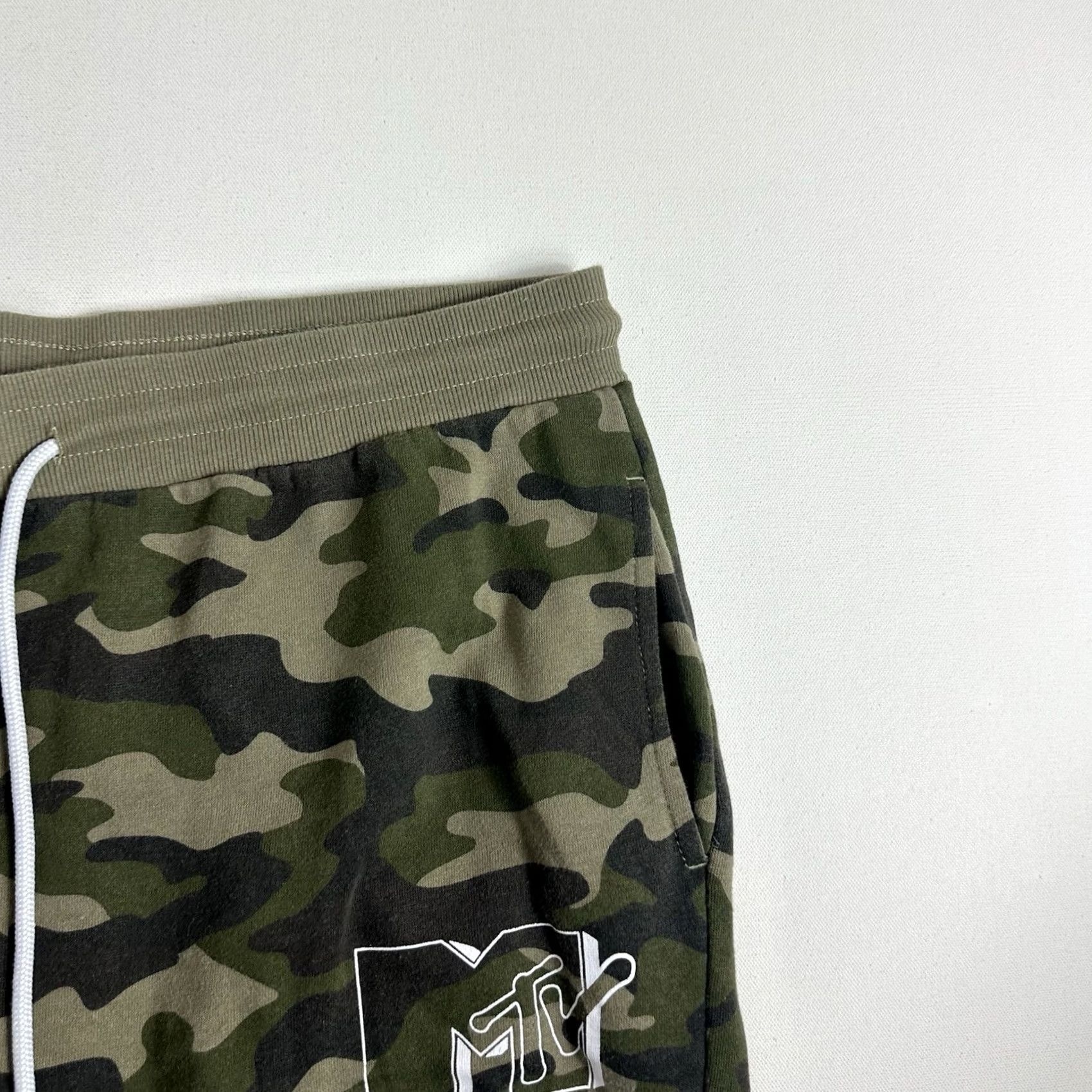 Logo 7 MTV Women’s 3XL Jogger Pants Casual Drawstring Green Camouflage Logo Tapered Pants Activewear MTG Size 40" / US 18 - 5 Thumbnail