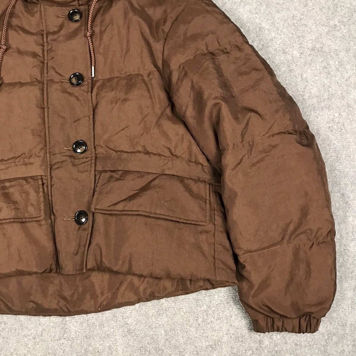 Japanese Brand × Jun Takahashi UNIQLO PUFFER WOMAN JACKET Size S / US 4 / IT 40 - 4 Thumbnail