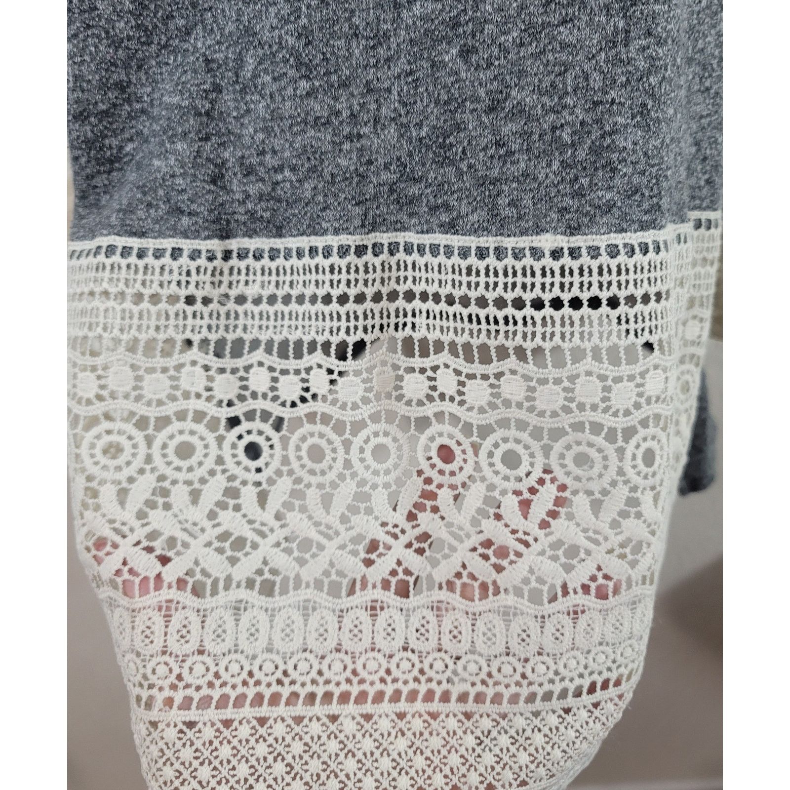Other Hannah Gray Marled Round Neck Lace Hem Top Medium Soft Size M / US 6-8 / IT 42-44 - 7 Thumbnail