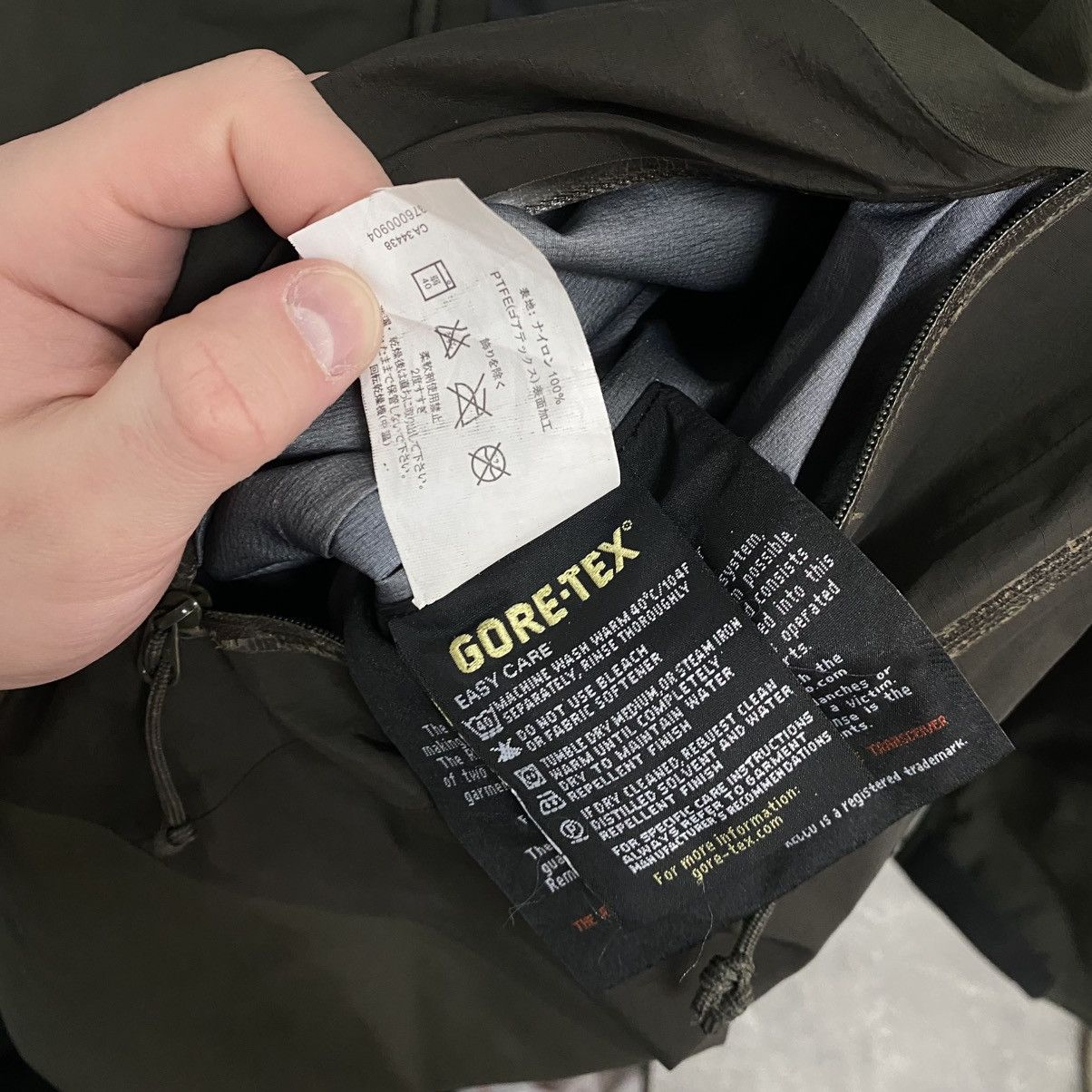 Arc'teryx Men's Arcteryx Beta Gore-Tex Pro Shell Recco Jacket Size US L / EU 52-54 / 3 - 18 Thumbnail