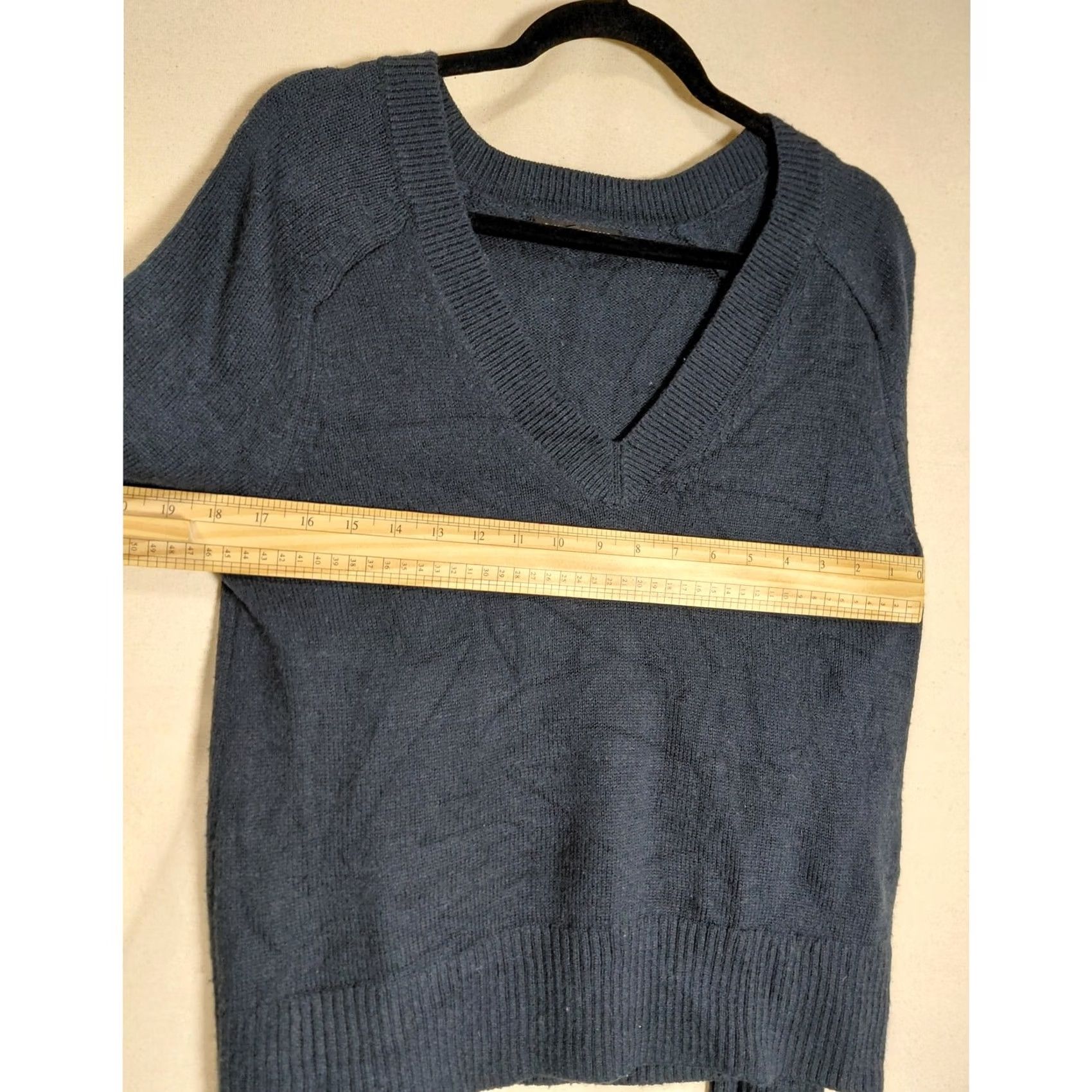 Banana Republic BANANA REPUBLIC Knit Wool Sweater Size M Blue Solid Long Sleeve Size M / US 6-8 / IT 42-44 - 5 Thumbnail