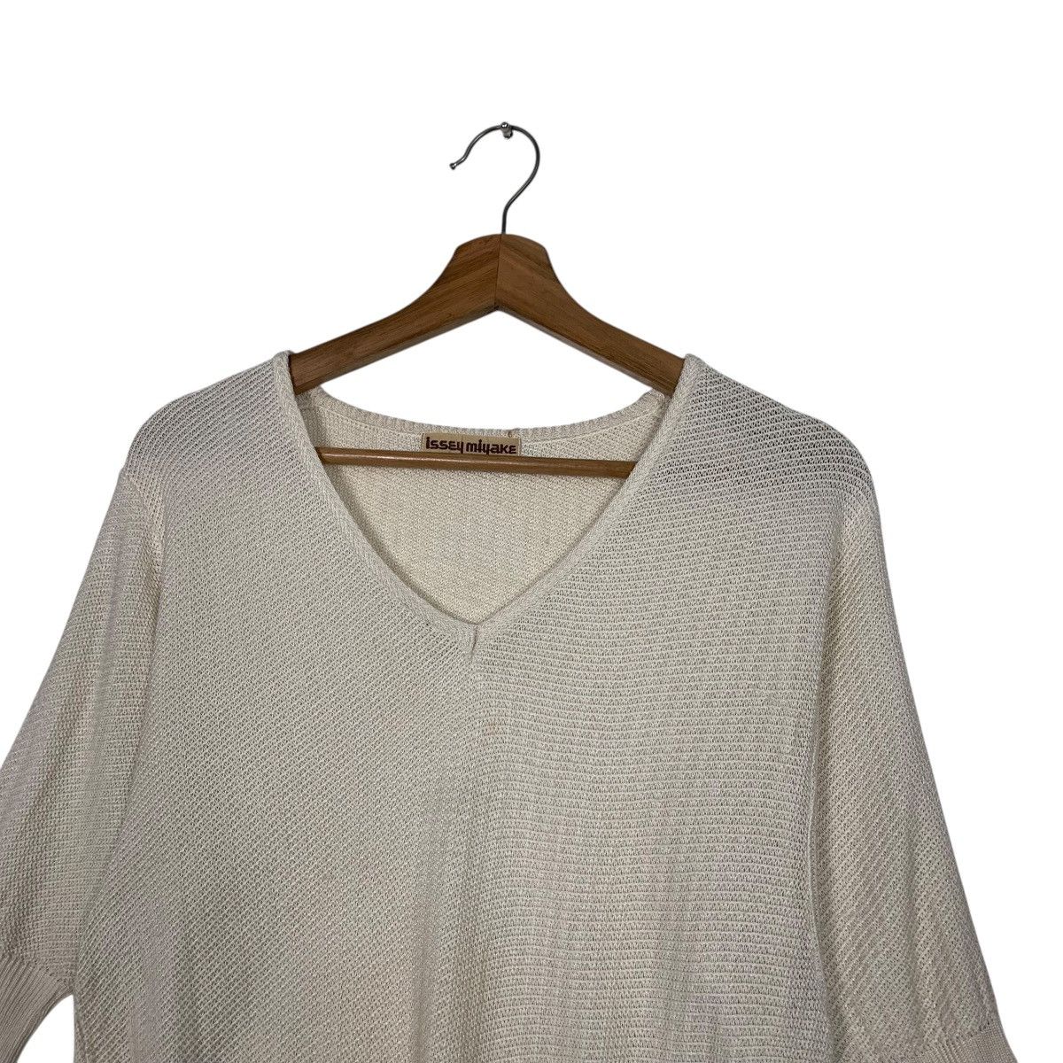 Issey Miyake Vintage ISSEY MIYAKE Short Sleeve V Neck Knitwear #3557-C162 Size US S / EU 44-46 / 1 - 5 Thumbnail