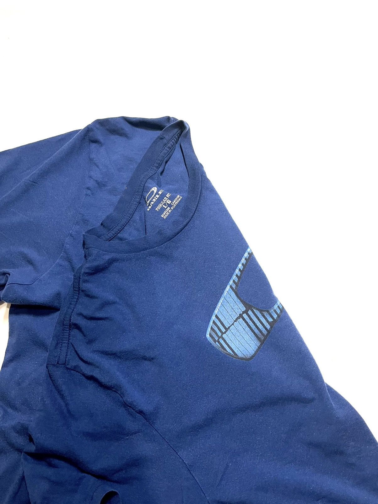 Oakley × Vintage Oakley vintage t-shirt centre logo Size US L / EU 52-54 / 3 - 3 Thumbnail