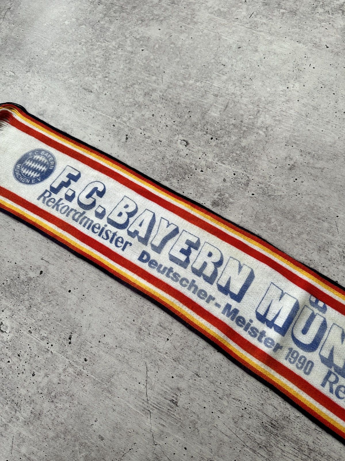 Vintage F.C. Bayern Munchen Deutscher-Meister 1990 scarf Size ONE SIZE - 6 Thumbnail
