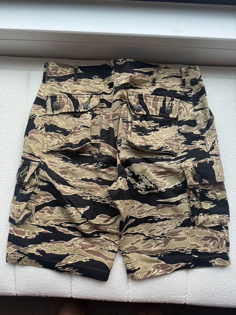 The Real McCoy's The Real Mccoy's Size LDesert tiger-striped camouflage shor Size US 30 / EU 46 - 2 Thumbnail