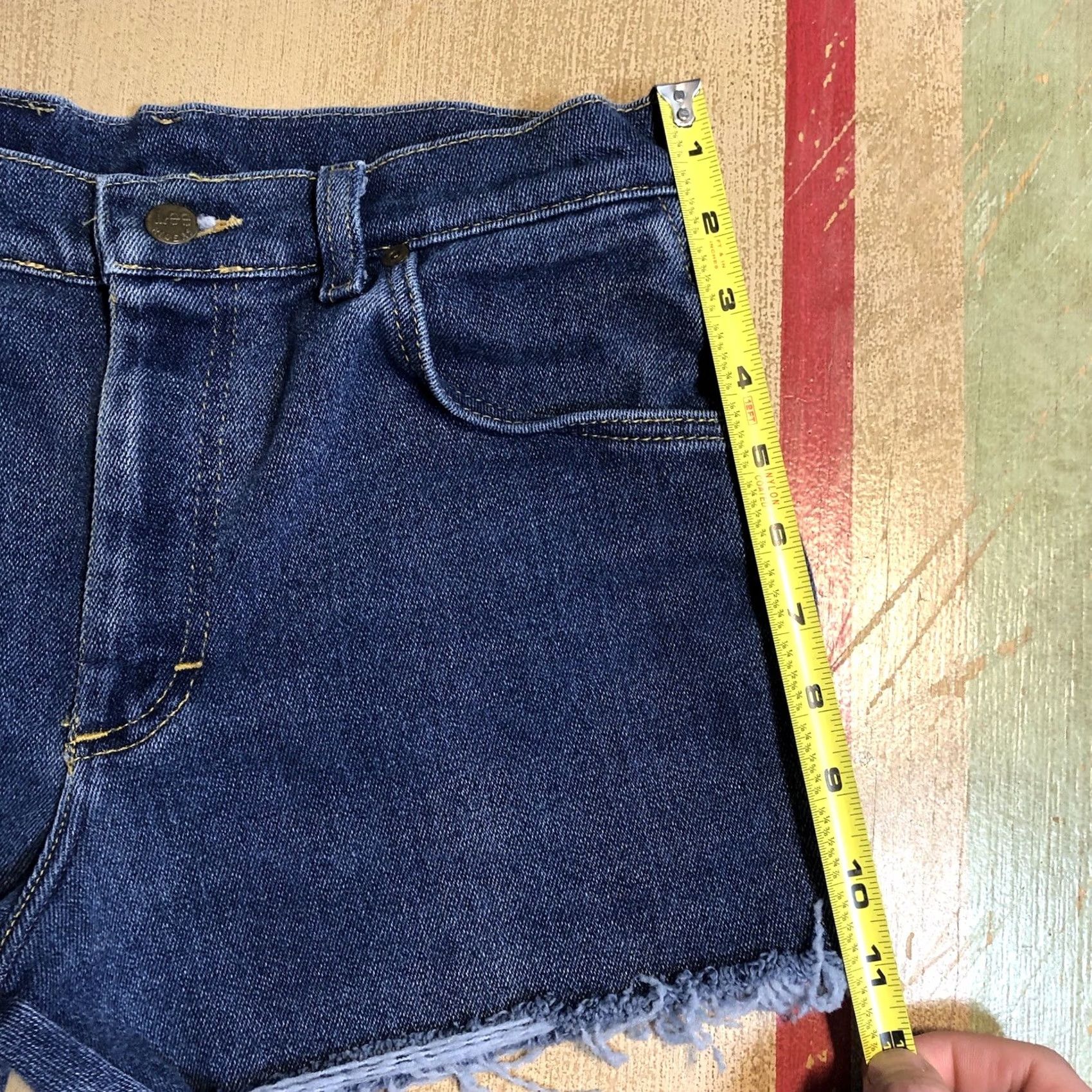 Lee VINTAGE Lee USA Made Cut Off Denim Jean Shorts Raw Hem Fringe Womens 28 X 3 Blue 90s 80s Modern Jeans Cut-Off Womens Size 28" / US 6 / IT 42 - 7 Thumbnail