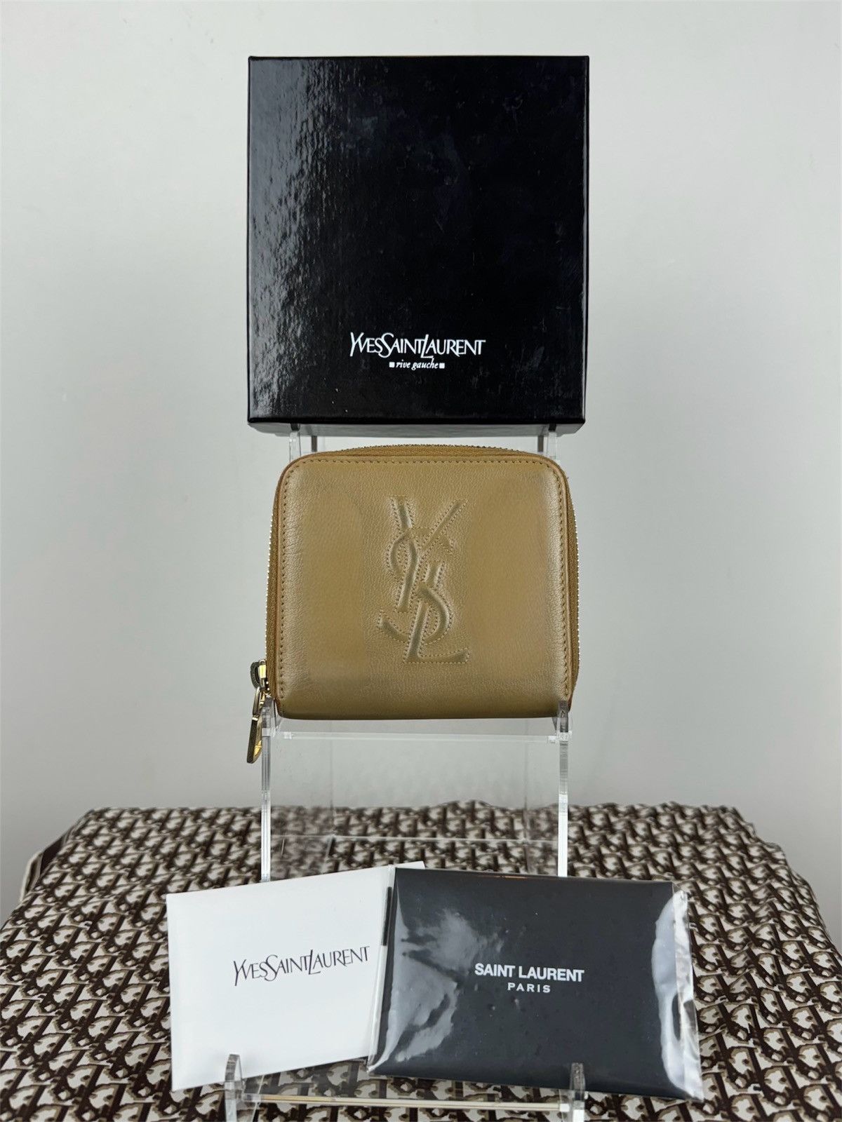 Yves Saint Laurent Rare leather wallet Yves Saint Laurent original luxury item Size ONE SIZE - 1 Thumbnail