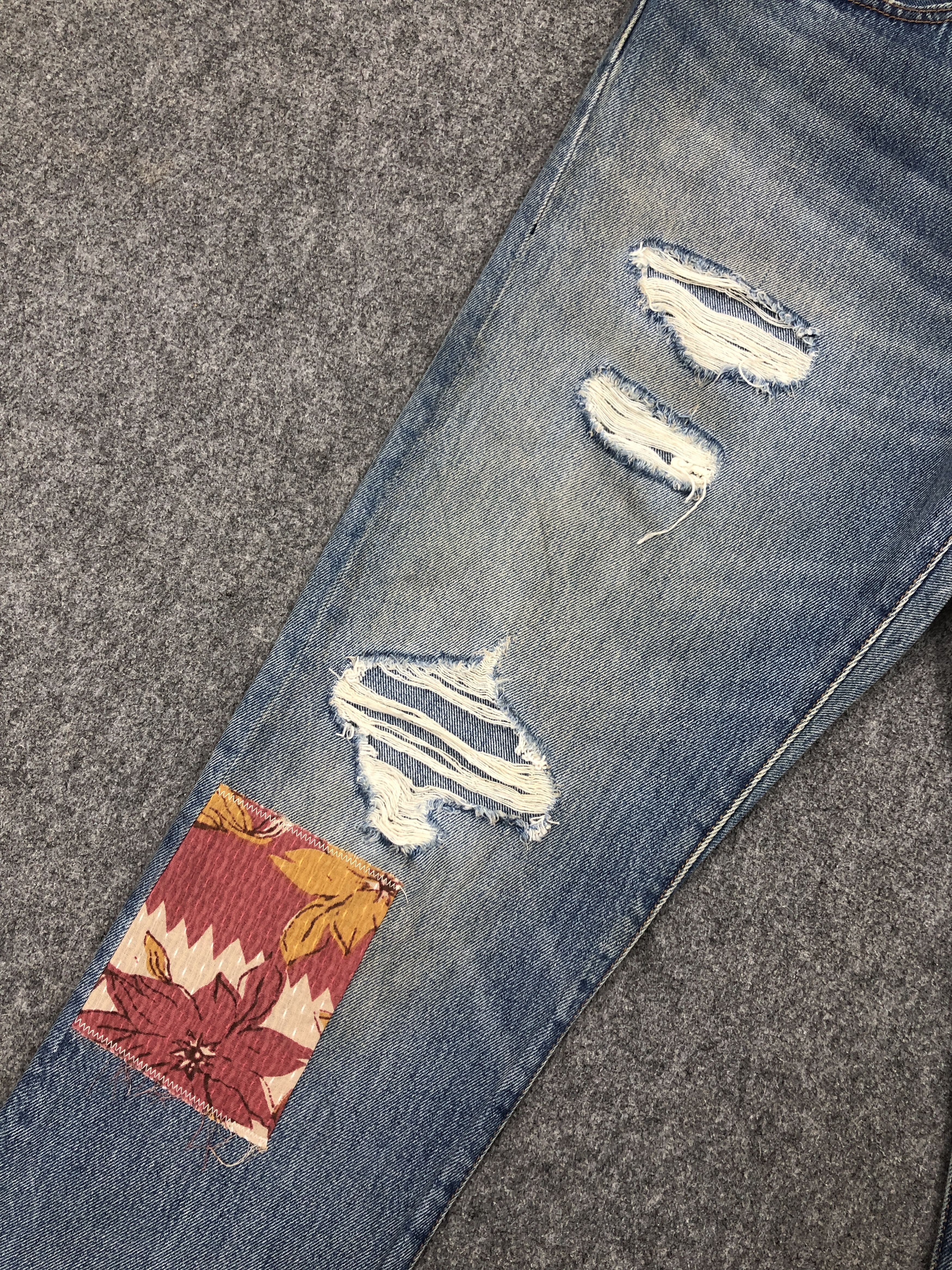 Levi's × Vintage Distressed Vintage Levis 501 Floral Patches Jeans Size US 36 / EU 52 - 11 Thumbnail