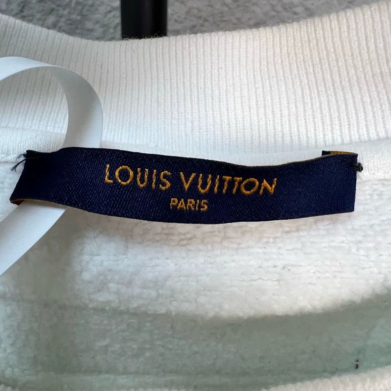Louis Vuitton Louis Vuitton Colored ink three-flower round-necked pullov Size US M / EU 48-50 / 2 - 3 Thumbnail