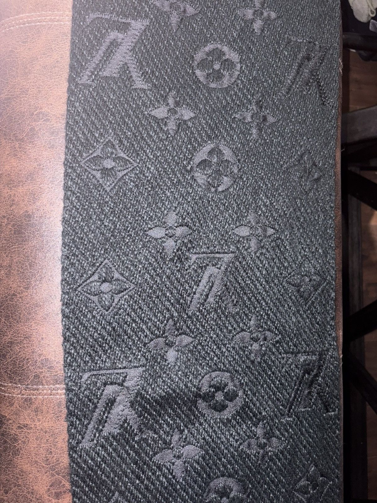 Louis Vuitton Lv scarf Size 46 - 3 Thumbnail