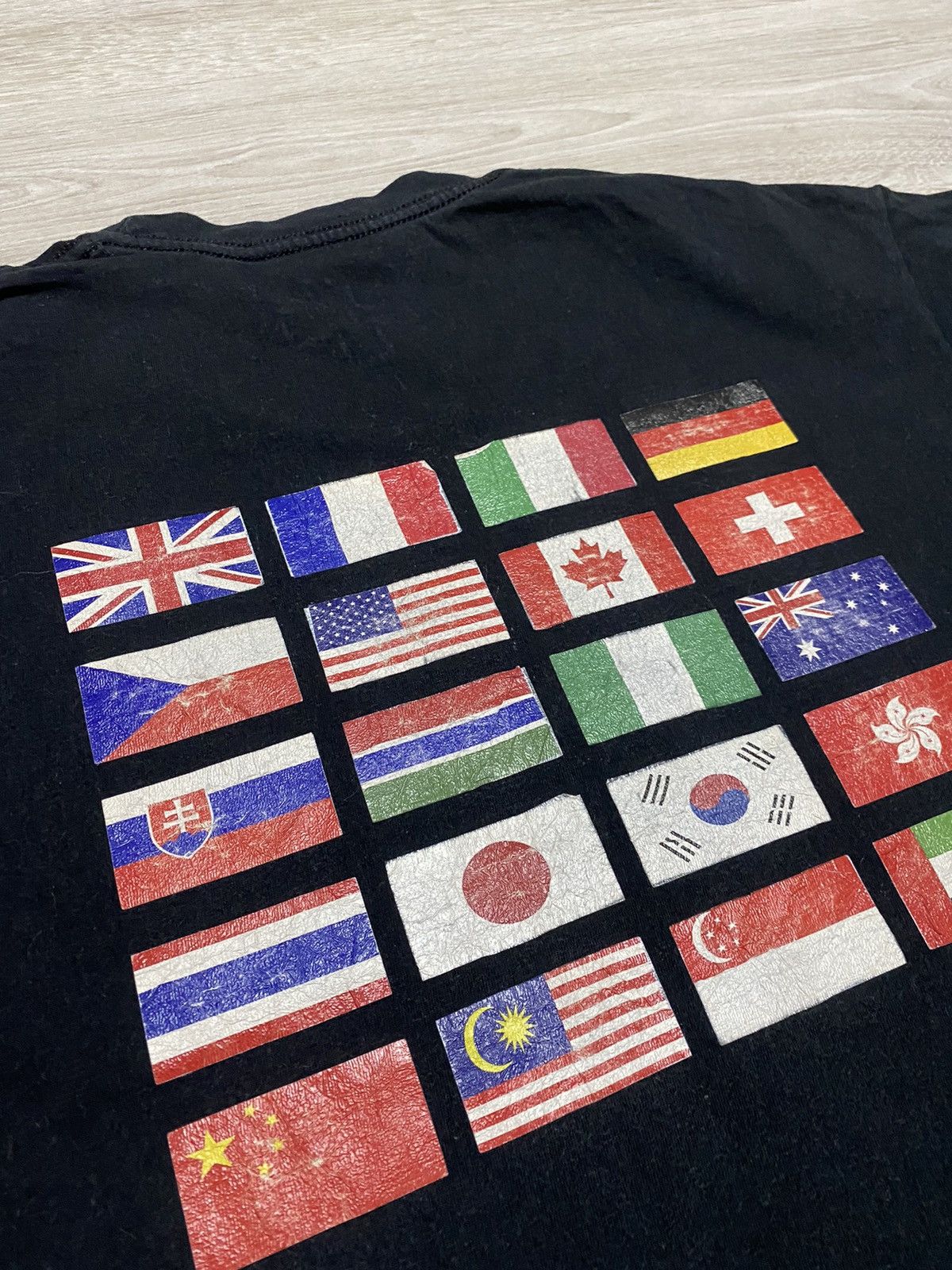 Places + Faces Vintage Places 5 Faces international print country size M Size US M / EU 48-50 / 2 - 5 Thumbnail